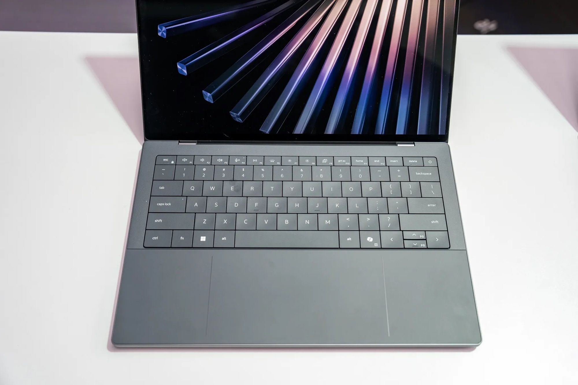 Đ&acirc;y l&agrave; Dell XPS 14 v&agrave; XPS 16 (2026): Thiết kế ho&agrave;n to&agrave;n mới, chip Intel Panther Lake, bỏ n&uacute;t cảm ứng, sắp c&oacute; th&ecirc;m XPS 13 si&ecirc;u mỏng nhẹ- Ảnh 3.