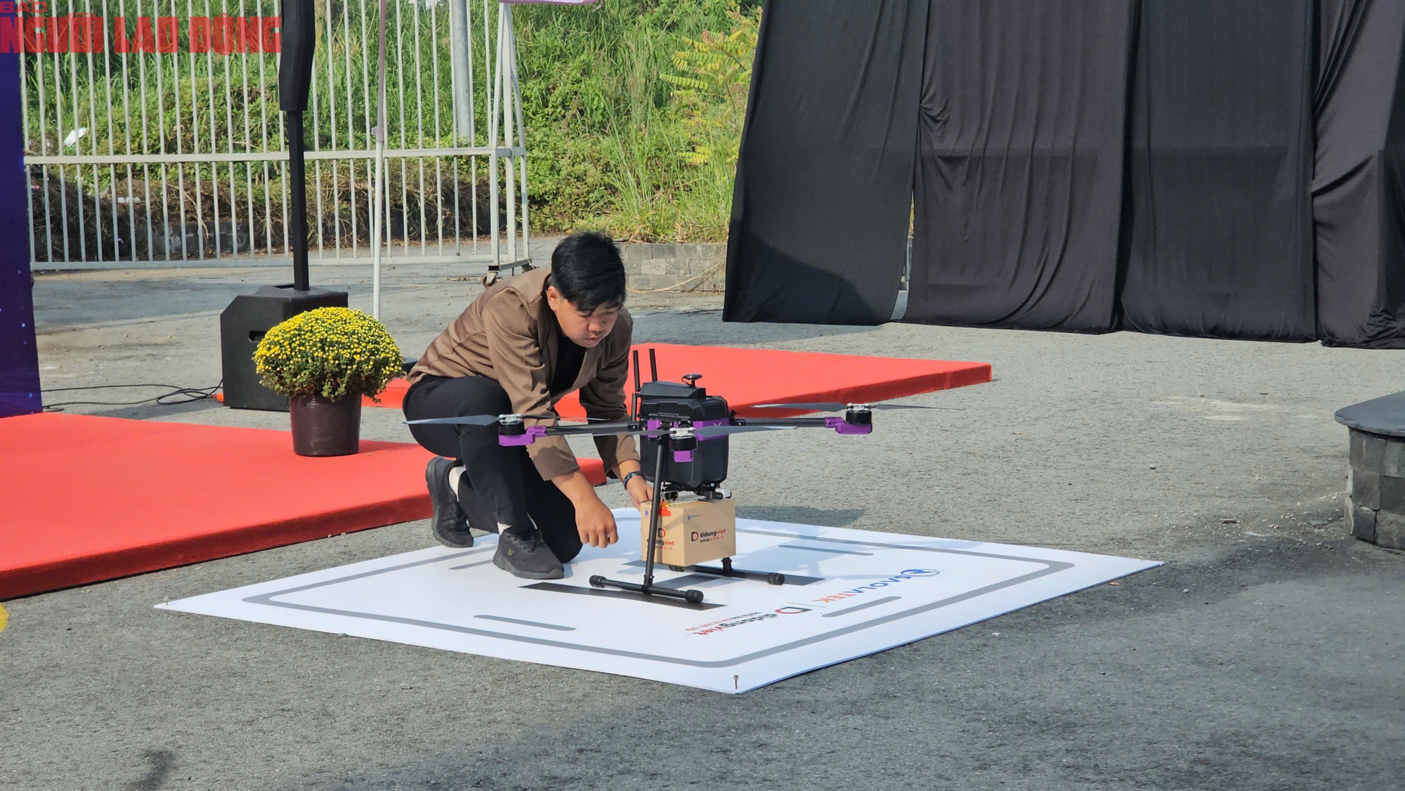 Ch&iacute;nh thức thử nghiệm giao h&agrave;ng bằng drone tại TPHCM - Ảnh 1.