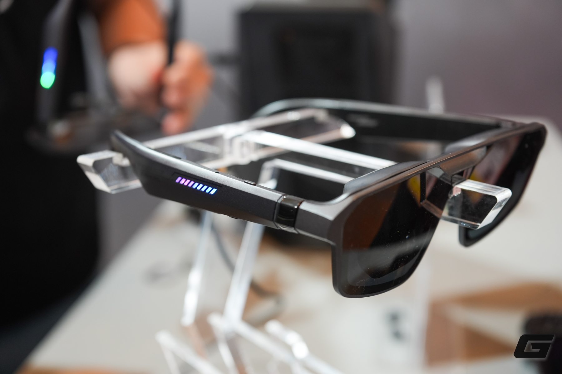 Đ&acirc;y rồi, ASUS đ&atilde; c&oacute; k&iacute;nh thực tế tăng cường d&agrave;nh cho ... những người đang phải đeo k&iacute;nh - Ảnh 2.