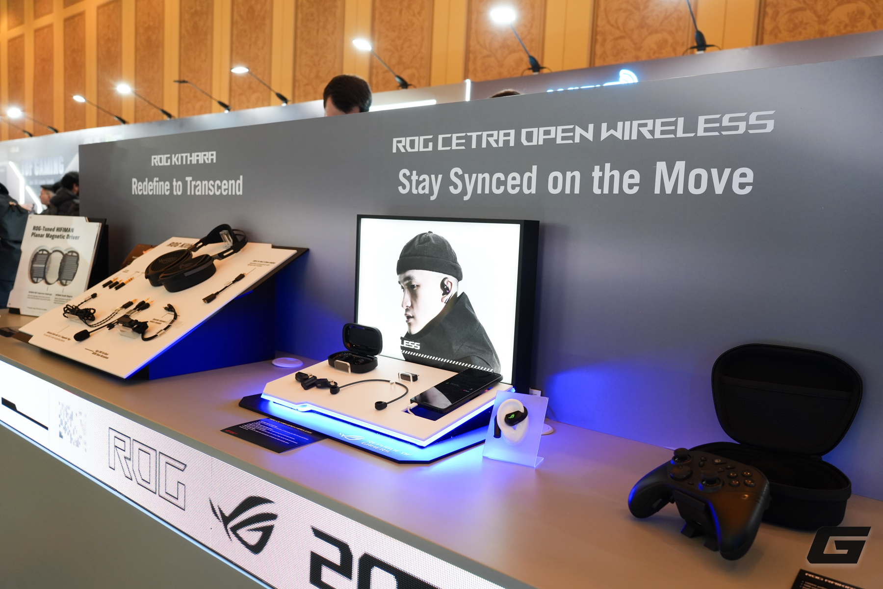 Tr&ecirc;n tay bộ đ&ocirc;i tai nghe gaming ASUS ROG mới tại CES 2026: Từ open-ear kh&ocirc;ng d&acirc;y đến tai nghe từ phẳng cao cấp- Ảnh 1.
