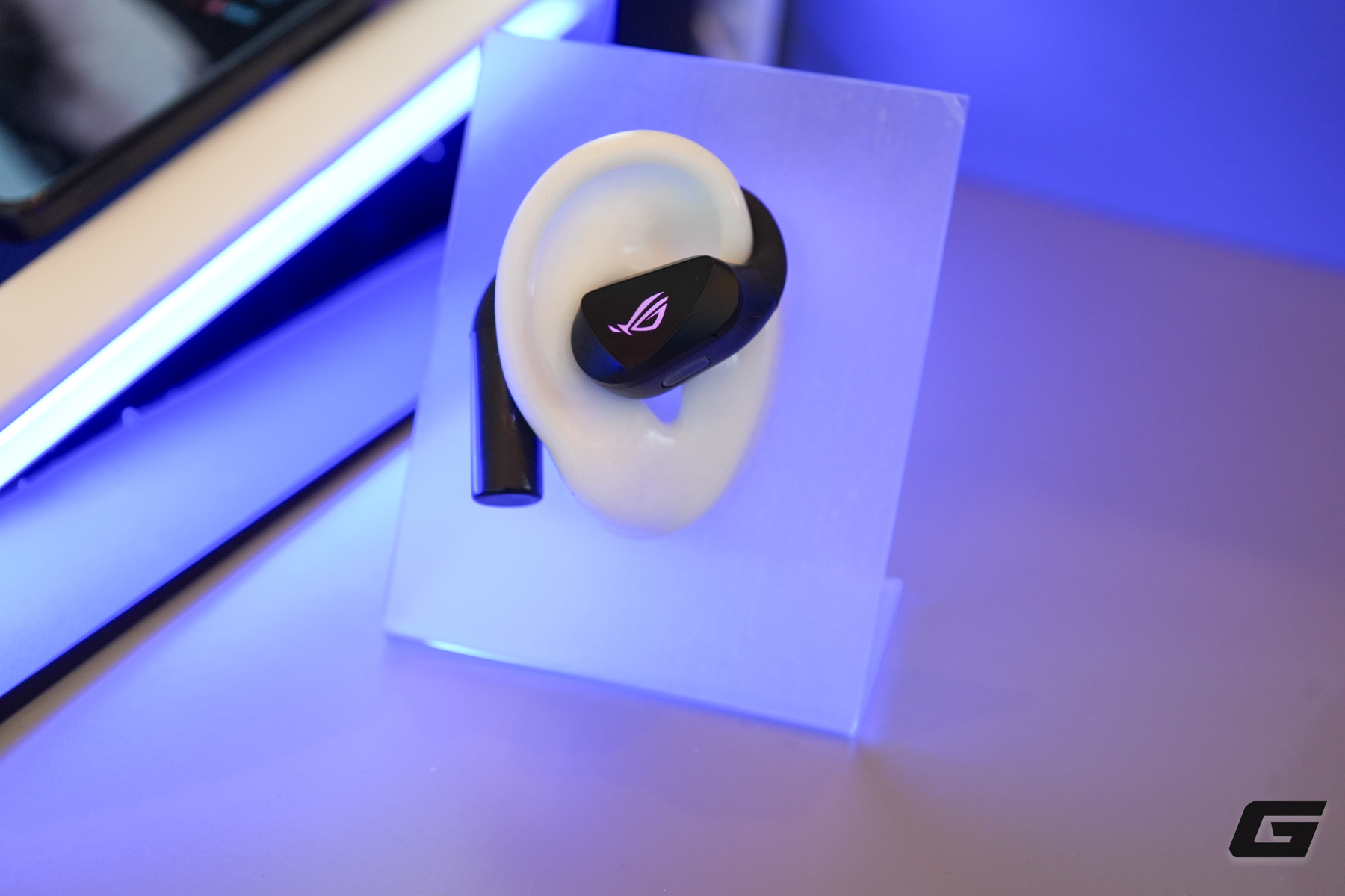 Tr&ecirc;n tay bộ đ&ocirc;i tai nghe gaming ASUS ROG mới tại CES 2026: Từ open-ear kh&ocirc;ng d&acirc;y đến tai nghe từ phẳng cao cấp- Ảnh 2.