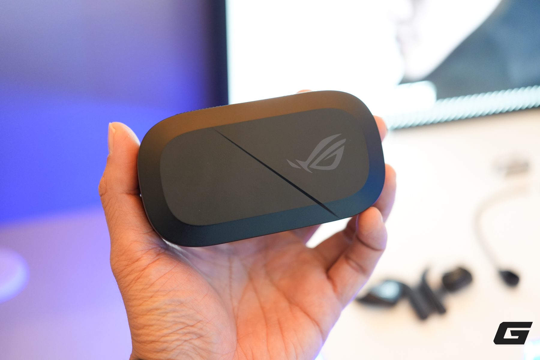 Tr&ecirc;n tay bộ đ&ocirc;i tai nghe gaming ASUS ROG mới tại CES 2026: Từ open-ear kh&ocirc;ng d&acirc;y đến tai nghe từ phẳng cao cấp- Ảnh 4.