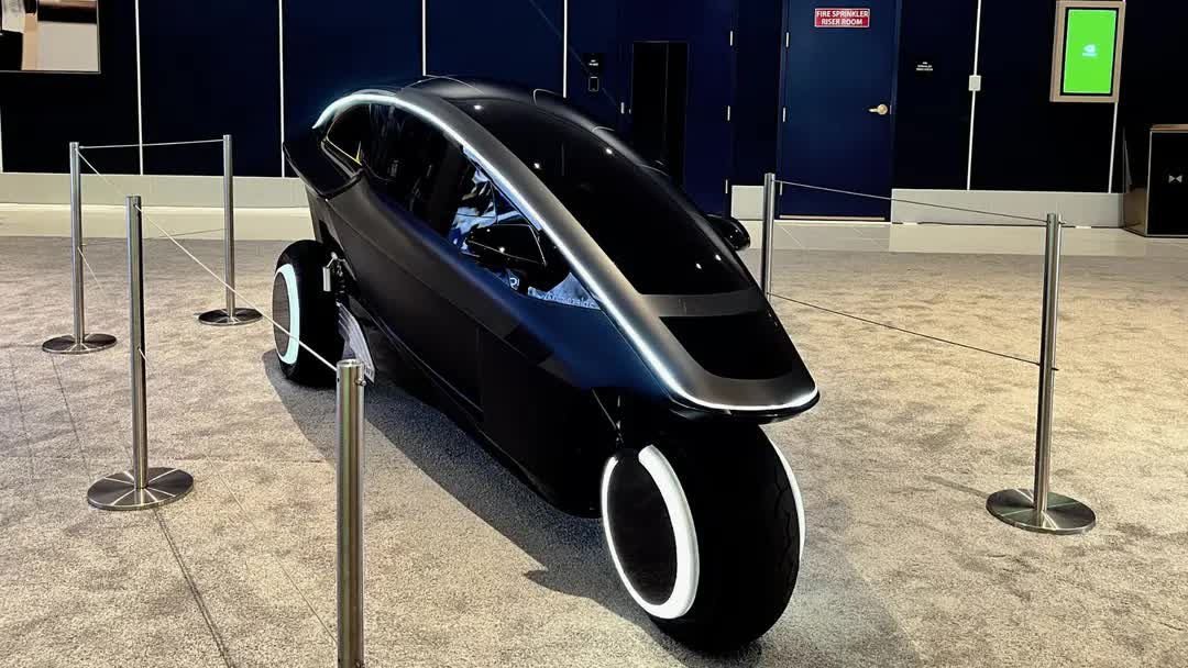 Will.i.am ra mắt xe điện TRINITY tại CES 2026 - Ảnh 1.