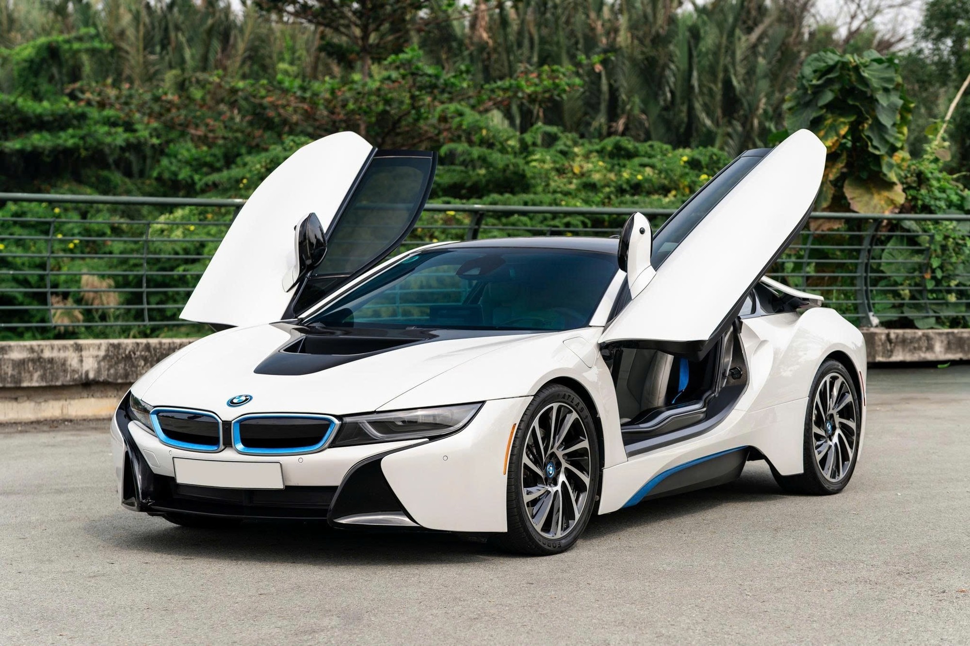 10 năm BMW i3 về Việt Nam: Thay pin gần 1 tỷ đồng, gấp 5 lần đại tu xe xăng cùng cỡ- Ảnh 6. 10 năm BMW i3 về Việt Nam: Thay pin gần 1 tỷ đồng, gấp 5 lần đại tu xe xăng cùng cỡ- Ảnh 6.