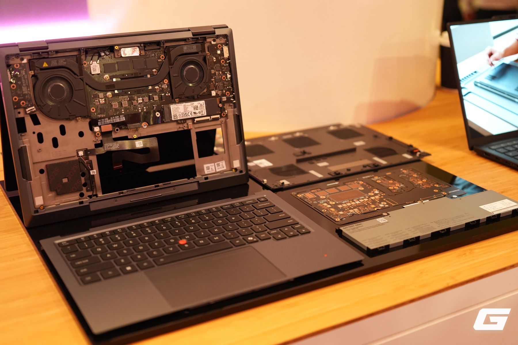 Lenovo c&ugrave;ng l&uacute;c l&agrave;m mới cả ThinkPad v&agrave; ThinkBook: Tăng cường giới hạn hiệu năng v&agrave; hiện thực h&oacute;a &yacute; tưởng m&agrave;n h&igrave;nh xoay độc đ&aacute;o- Ảnh 12.