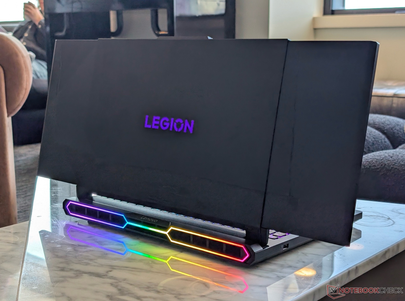 Mẫu laptop gaming n&agrave;y của Lenovo sở hữu m&agrave;n h&igrave;nh c&oacute; thể mở rộng từ 16 inch l&ecirc;n tận... 24 inch- Ảnh 4.