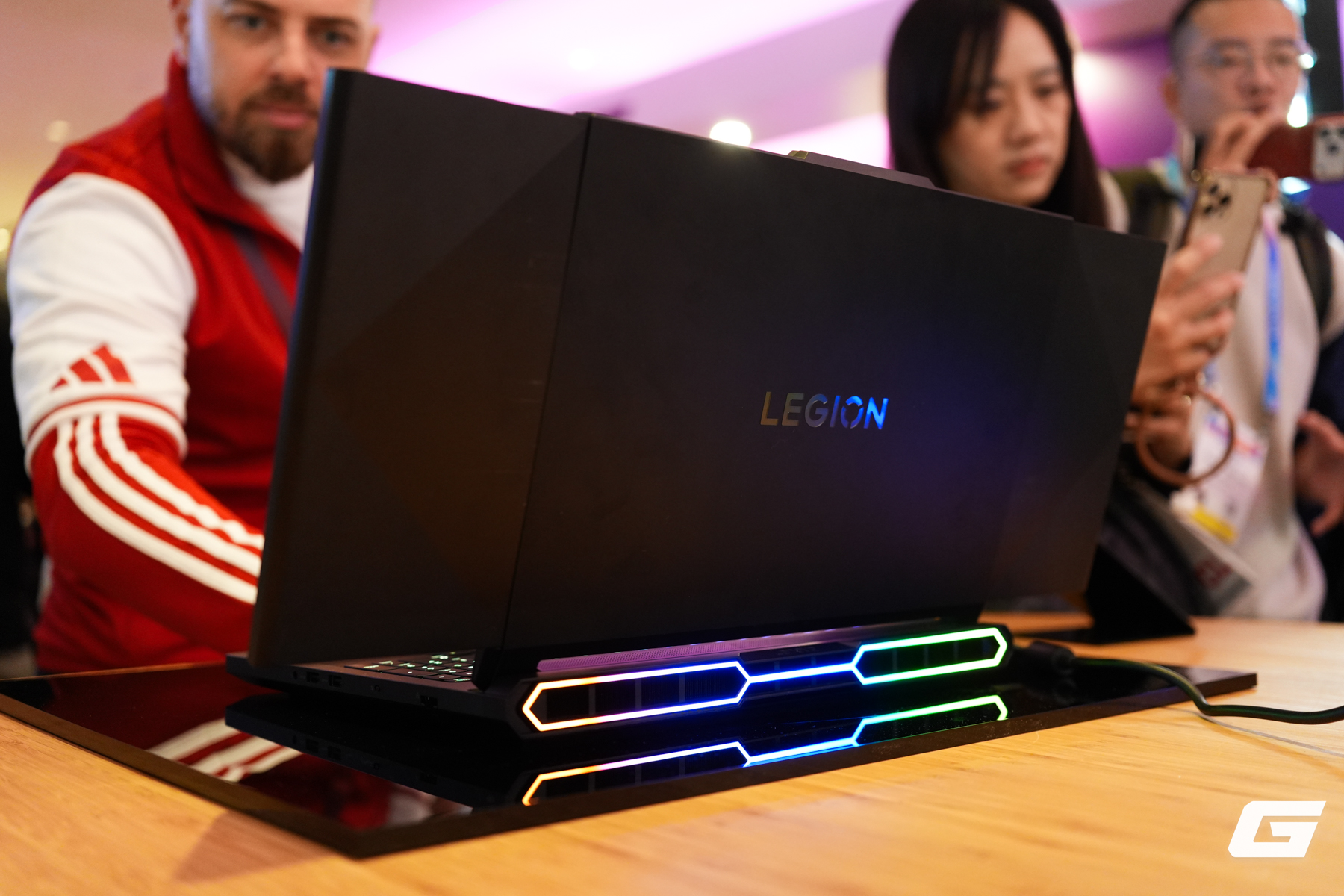 Mục sở thị Lenovo Legion Pro Rollable: Laptop gaming với m&agrave;n h&igrave;nh cuộn, c&oacute; thể mở từ rộng được từ 16 tới 24 inch- Ảnh 8.