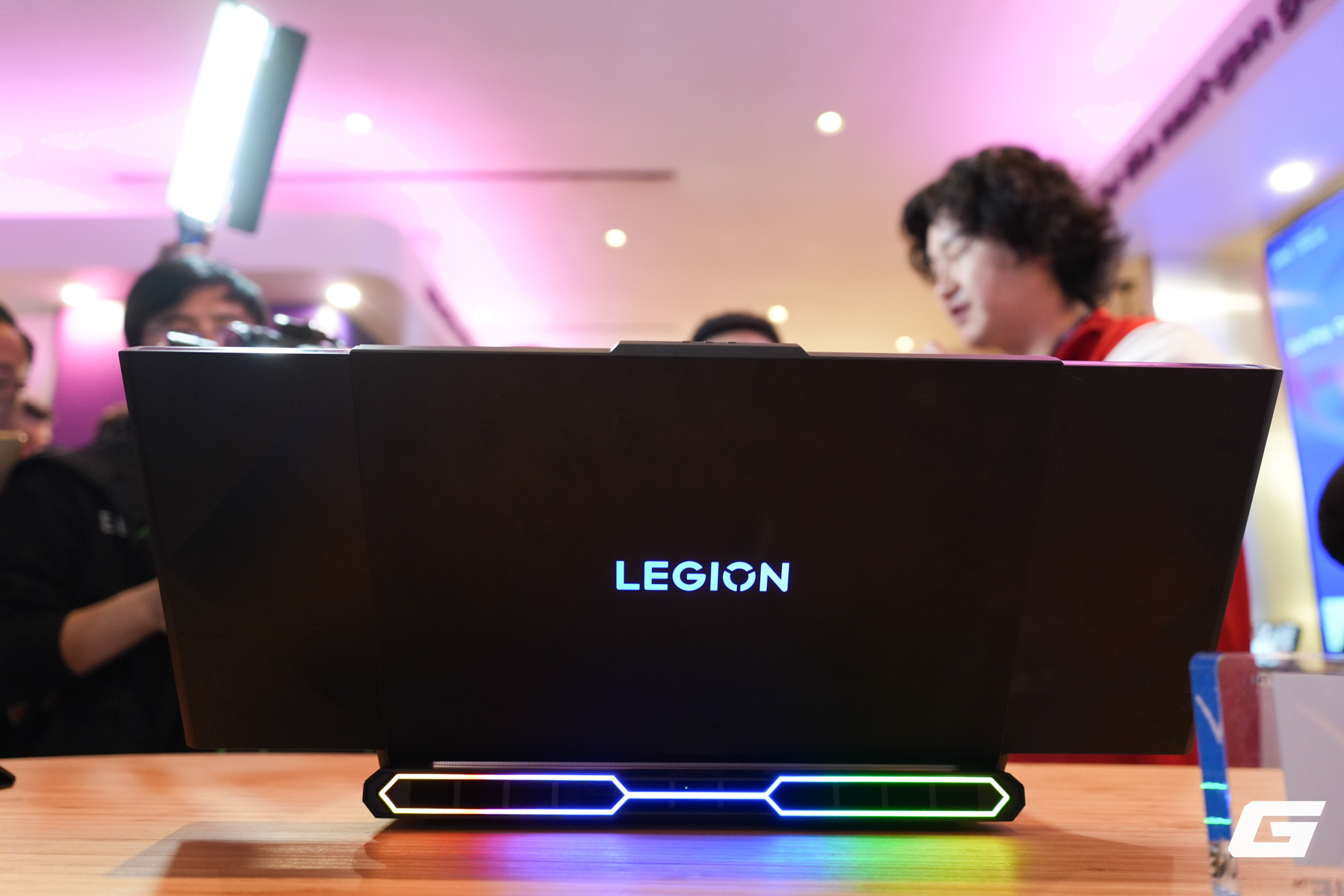 Mục sở thị Lenovo Legion Pro Rollable: Laptop gaming với m&agrave;n h&igrave;nh cuộn, c&oacute; thể mở từ rộng được từ 16 tới 24 inch- Ảnh 9.