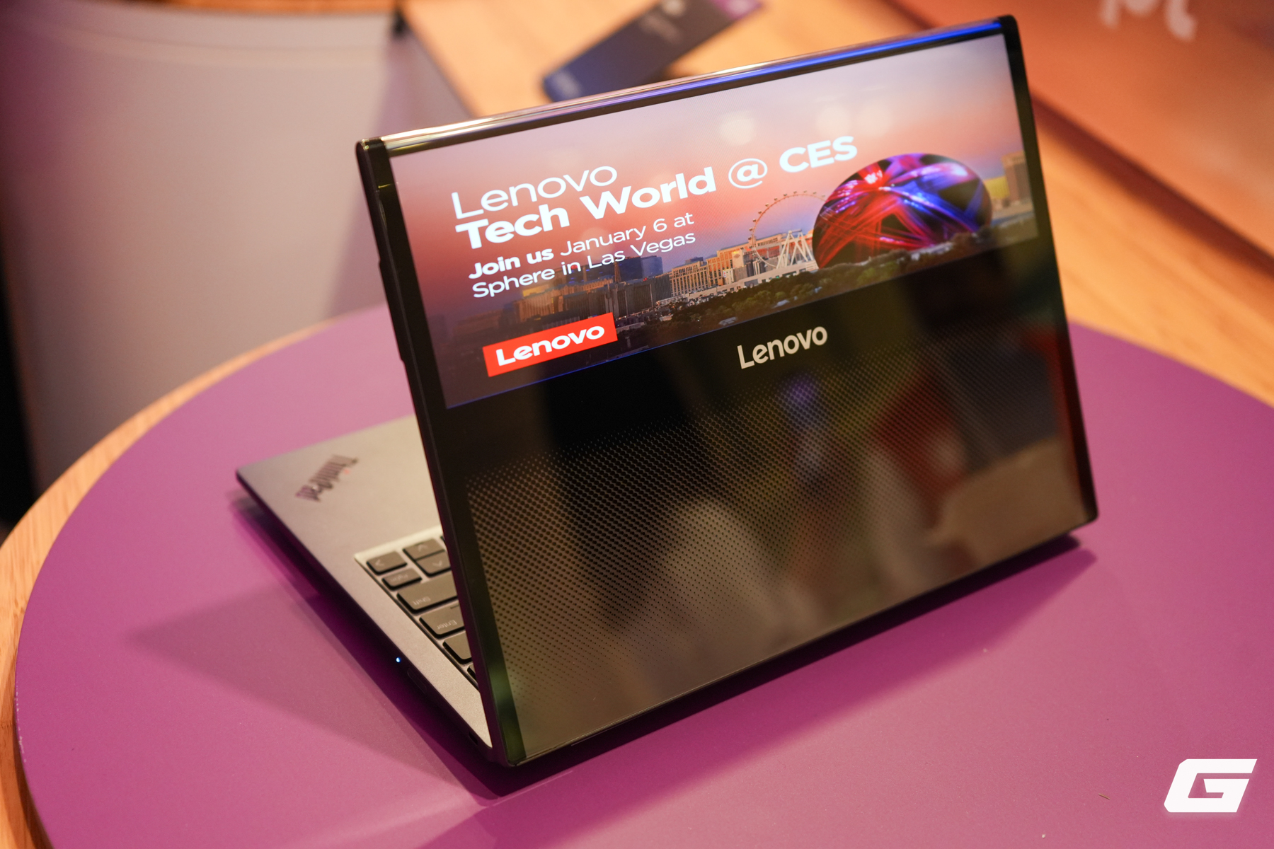 Cận cảnh ThinkPad Rollable XD: Giải ph&aacute;p mở rộng kh&ocirc;ng gian hiển thị độc đ&aacute;o của Lenovo - Ảnh 3.