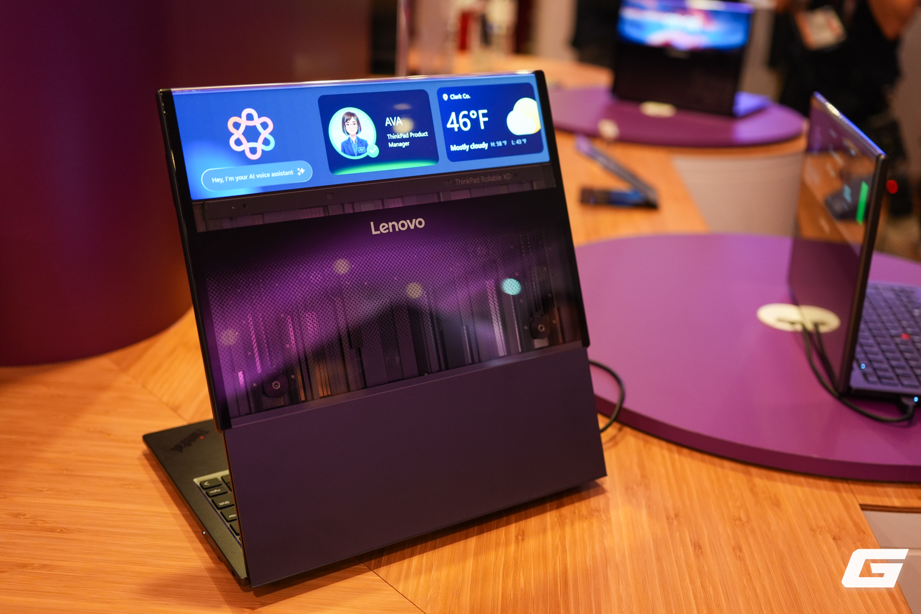 Cận cảnh ThinkPad Rollable XD: Giải ph&aacute;p mở rộng kh&ocirc;ng gian hiển thị độc đ&aacute;o của Lenovo - Ảnh 4.