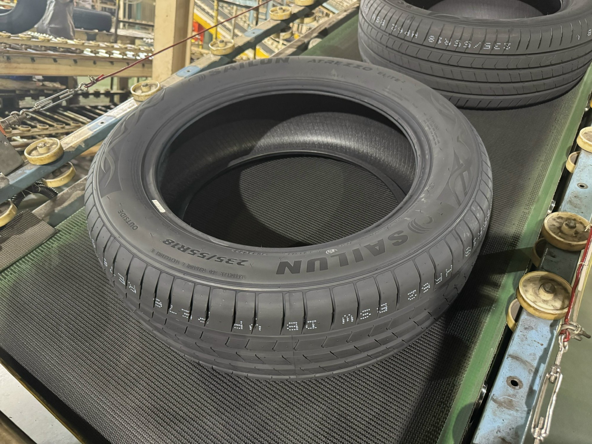 'Nhiều người Việt c&ograve;n d&egrave; dặt nhưng chủ xe Porsche đ&atilde; bắt đầu thay đổi c&aacute;ch nh&igrave;n với lốp Sailun'- Ảnh 8.