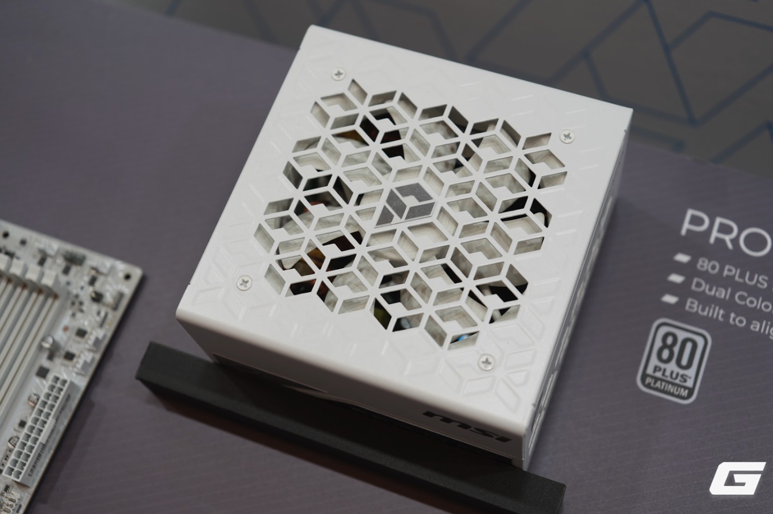 MSI ra mắt dải sản phẩm PRO MAX t&ocirc;ng trắng to&agrave;n diện: Từ m&agrave;n h&igrave;nh QD-OLED, PC để b&agrave;n đến linh kiện chuy&ecirc;n dụng- Ảnh 11.