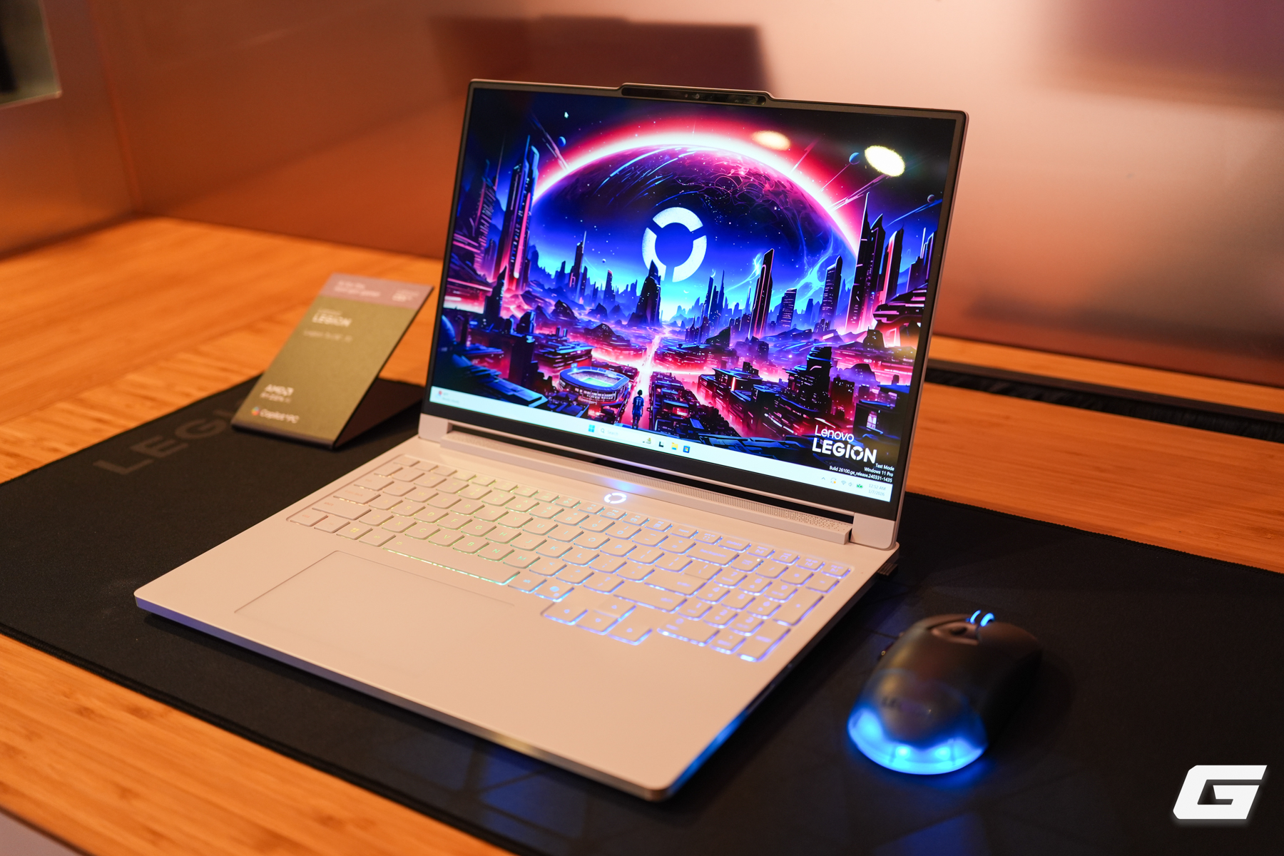 Tr&ecirc;n tay loạt thiết bị chơi game "mới toanh" của Lenovo Legion tại CES 2026: 2 laptop mới c&ugrave;ng Legion Go 2 chạy SteamOS- Ảnh 8.