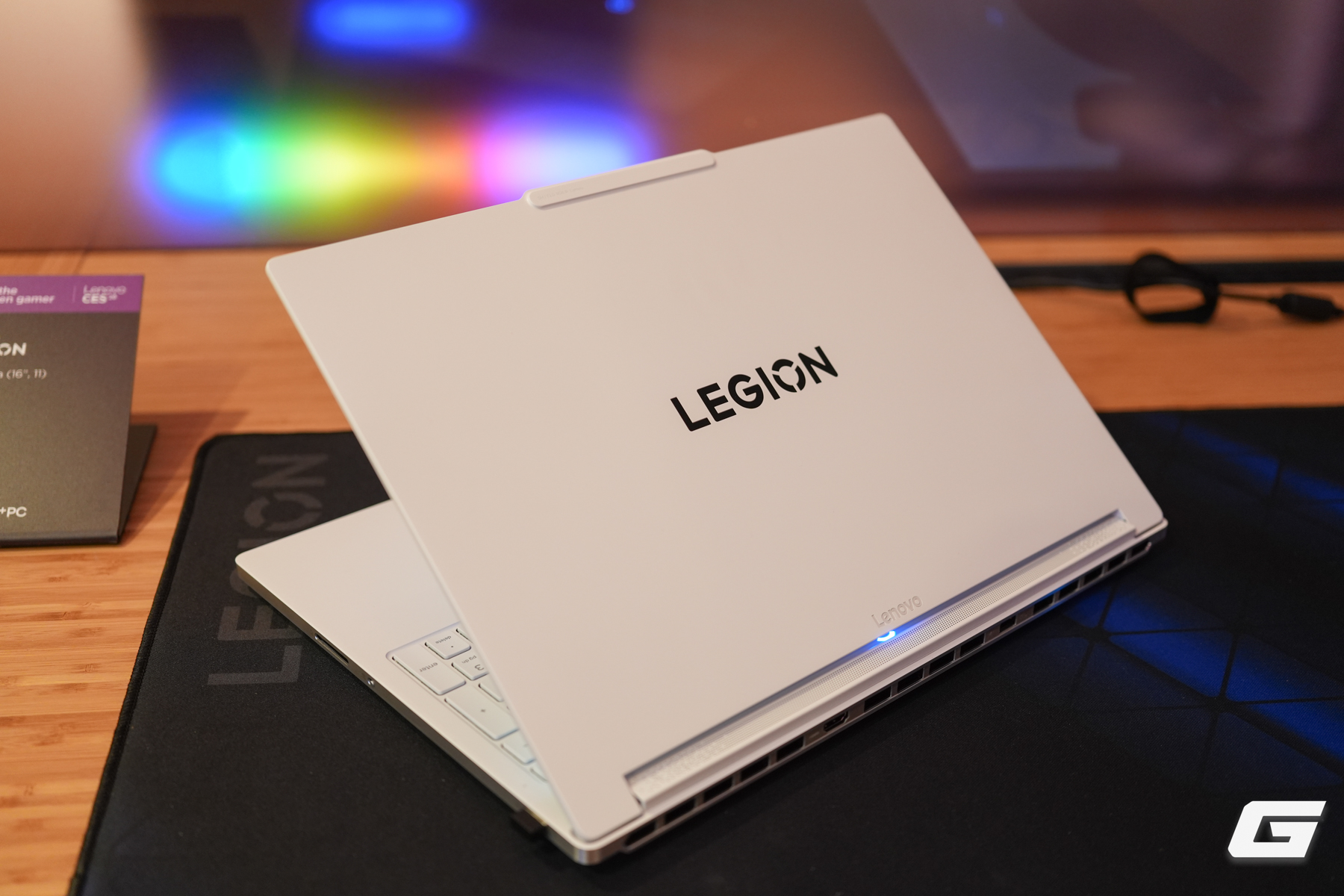 Tr&ecirc;n tay loạt thiết bị chơi game "mới toanh" của Lenovo Legion tại CES 2026: 2 laptop mới c&ugrave;ng Legion Go 2 chạy SteamOS- Ảnh 9.