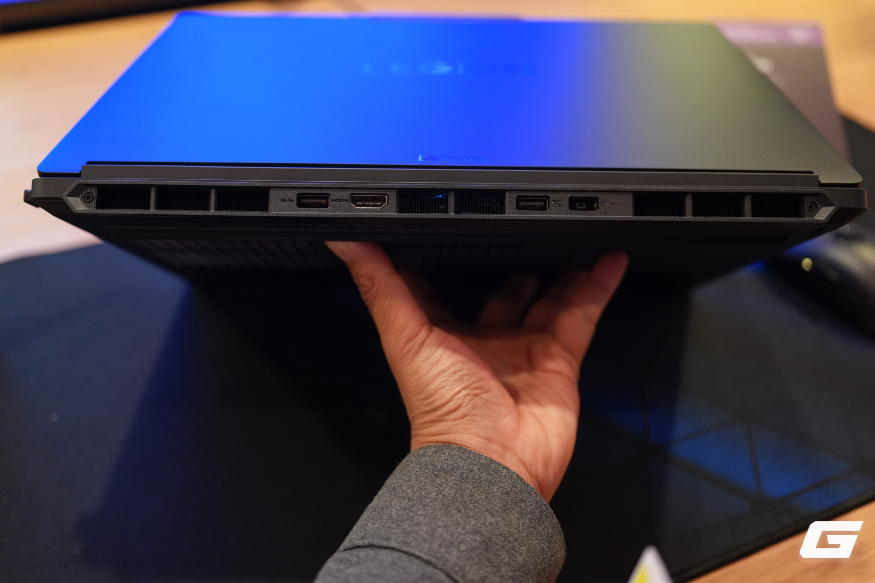 Tr&ecirc;n tay loạt thiết bị chơi game "mới toanh" của Lenovo Legion tại CES 2026: 2 laptop mới c&ugrave;ng Legion Go 2 chạy SteamOS- Ảnh 20.