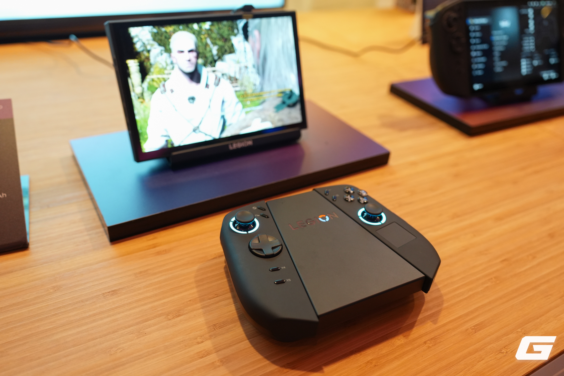 Tr&ecirc;n tay loạt thiết bị chơi game "mới toanh" của Lenovo Legion tại CES 2026: 2 laptop mới c&ugrave;ng Legion Go 2 chạy SteamOS- Ảnh 2.