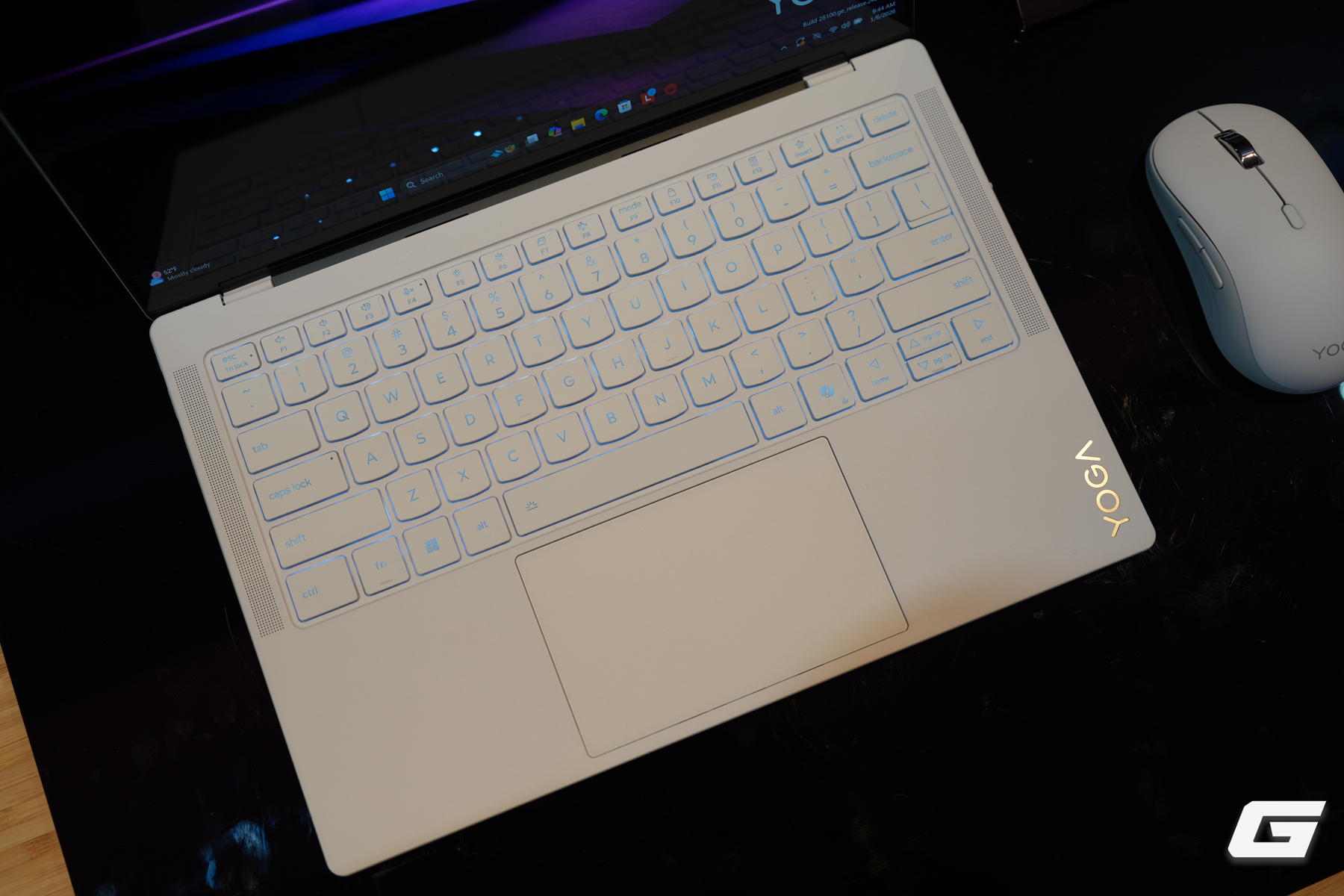 Fan b&oacute;ng đ&aacute; ch&uacute; &yacute;: Lenovo bắt tay c&ugrave;ng FIFA, đem loạt laptop phi&ecirc;n bản đặc biệt "World Cup 26 Edition" tới CES 2026- Ảnh 11.