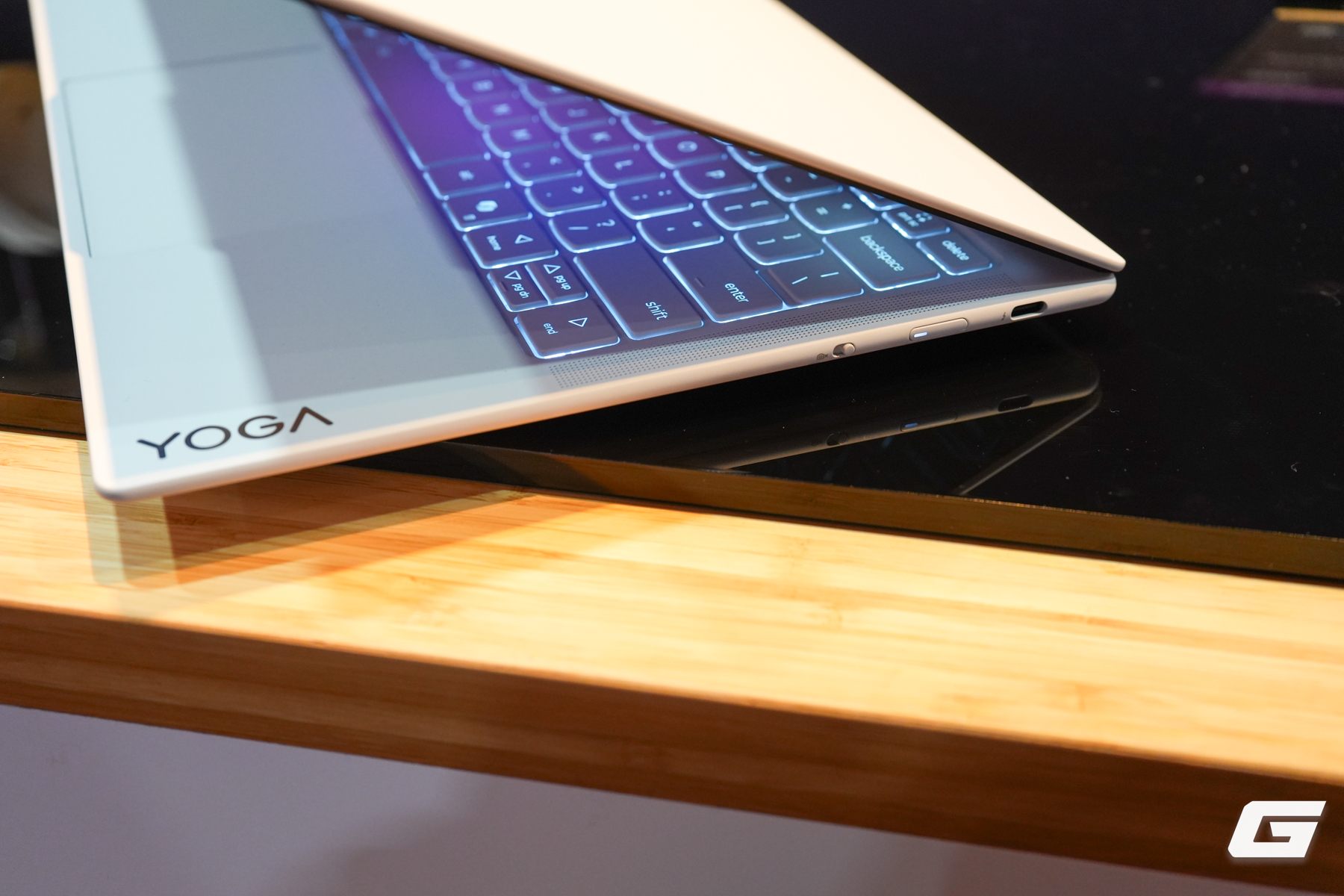 Fan b&oacute;ng đ&aacute; ch&uacute; &yacute;: Lenovo bắt tay c&ugrave;ng FIFA, đem loạt laptop phi&ecirc;n bản đặc biệt "World Cup 26 Edition" tới CES 2026- Ảnh 12.