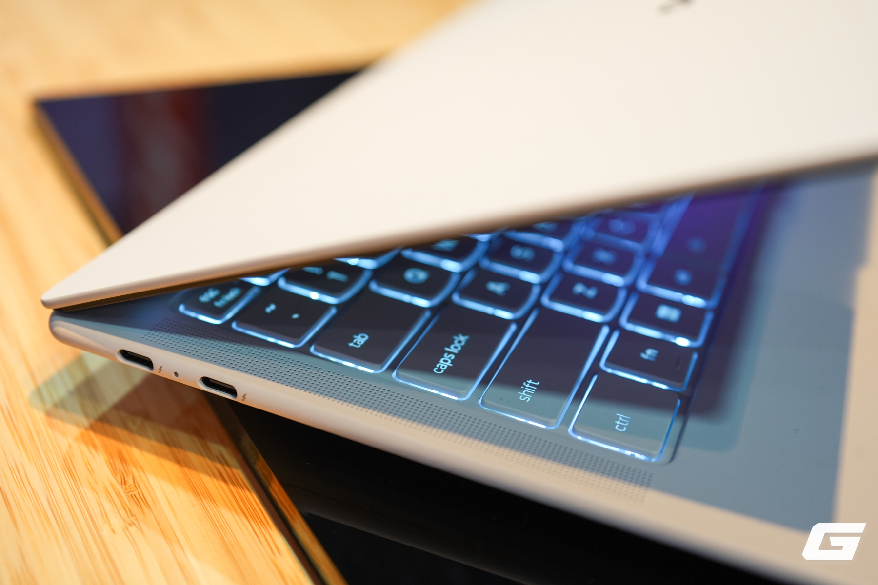 Fan b&oacute;ng đ&aacute; ch&uacute; &yacute;: Lenovo bắt tay c&ugrave;ng FIFA, đem loạt laptop phi&ecirc;n bản đặc biệt "World Cup 26 Edition" tới CES 2026- Ảnh 13.