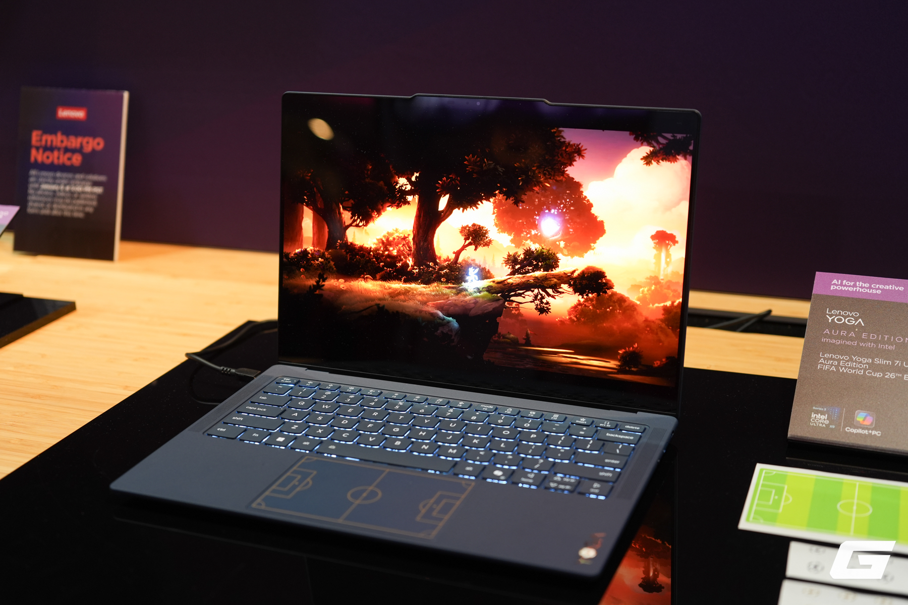 Fan b&oacute;ng đ&aacute; ch&uacute; &yacute;: Lenovo bắt tay c&ugrave;ng FIFA, đem loạt laptop phi&ecirc;n bản đặc biệt "World Cup 26 Edition" tới CES 2026- Ảnh 15.
