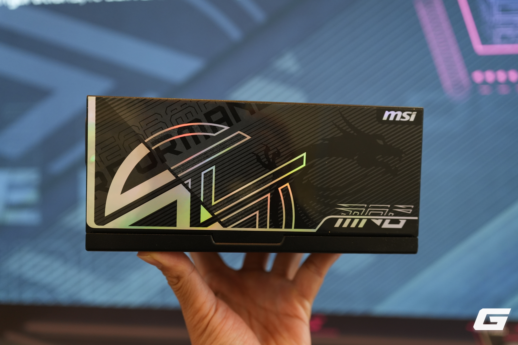 Điểm mặt loạt linh kiện PC mới của MSI tại CES 2026: Nguồn t&iacute;ch hợp bảo vệ GPU, tản nhiệt m&agrave;n h&igrave;nh cong v&agrave; th&ugrave;ng m&aacute;y "khoe" nội thất - Ảnh 1.