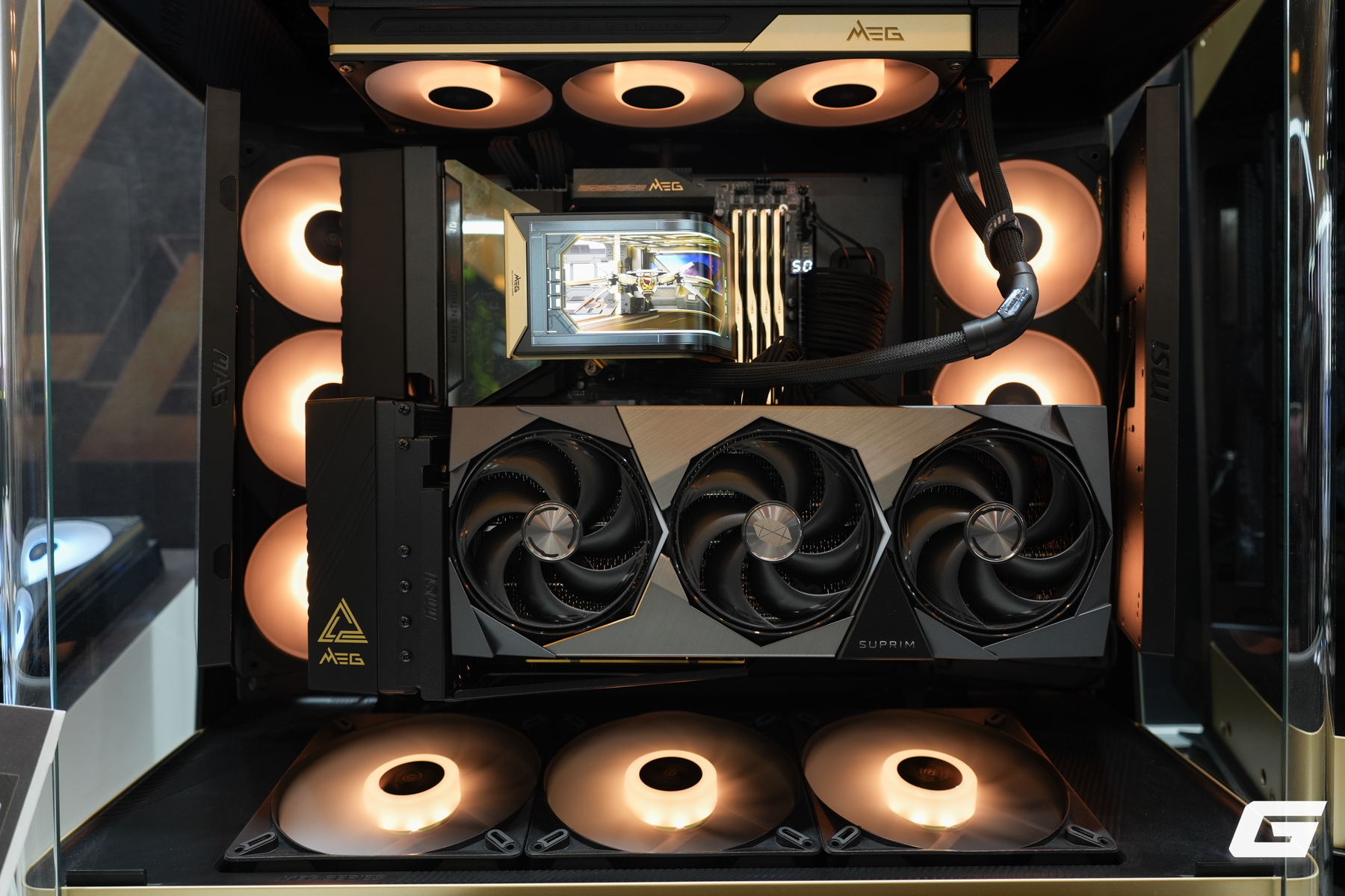 Điểm mặt loạt linh kiện PC mới của MSI tại CES 2026: Nguồn t&iacute;ch hợp bảo vệ GPU, tản nhiệt m&agrave;n h&igrave;nh cong v&agrave; th&ugrave;ng m&aacute;y "khoe" nội thất - Ảnh 7.