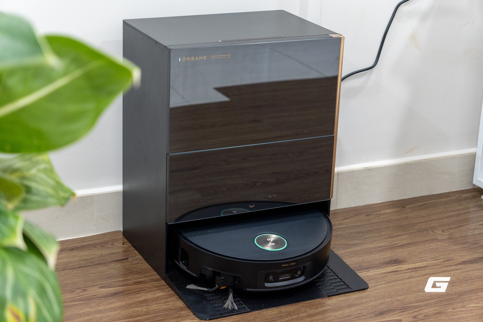 Đ&acirc;y l&agrave; chiếc robot h&uacute;t bụi lau nh&agrave; gi&aacute; ngang xe tay ga, sở hữu kh&ocirc;ng chỉ một m&agrave; tới hai &ldquo;vũ kh&iacute;&rdquo; độc đ&aacute;o - Ảnh 1.