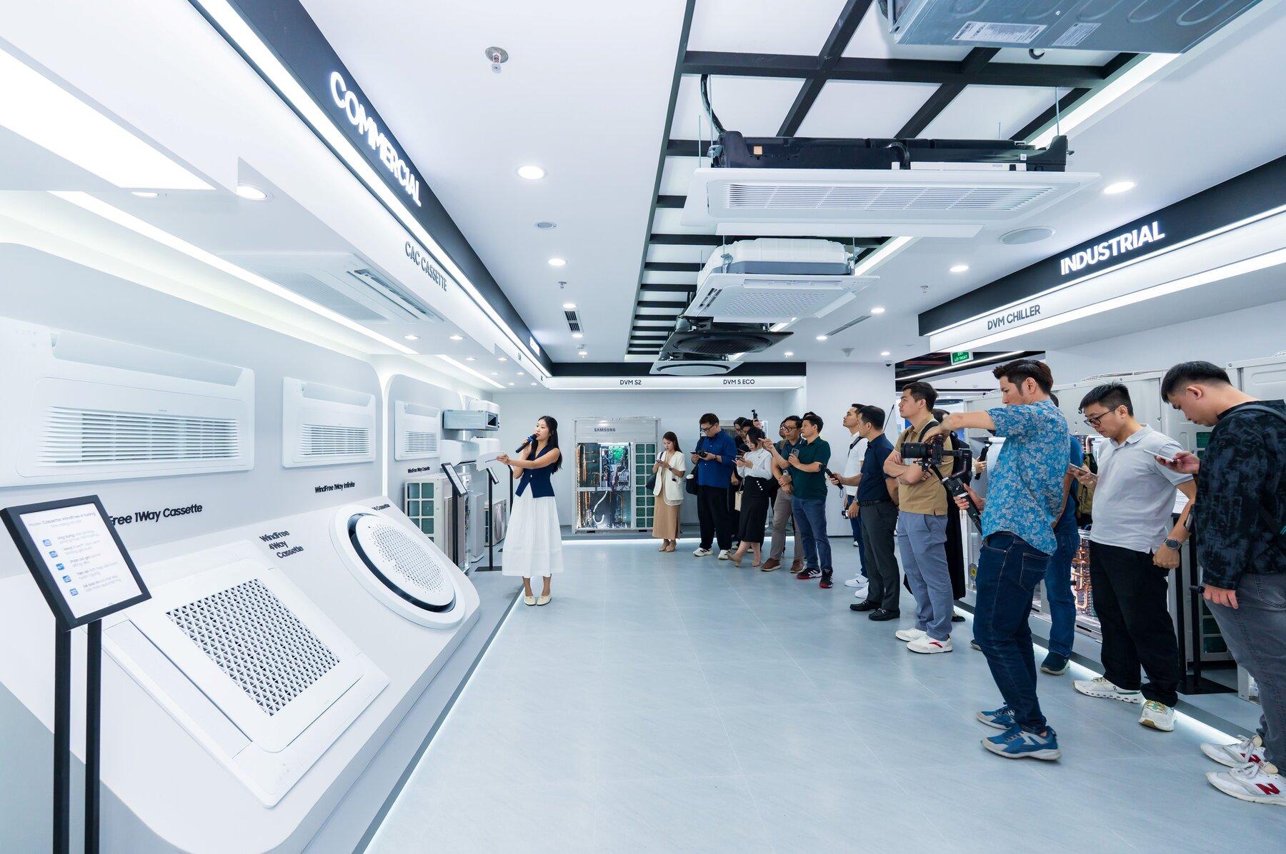 7 năm cập nhật phần mềm v&agrave; kiểm tra lỗi từ xa, Samsung đổi c&aacute;ch b&aacute;n thiết bị gia dụng tại Đ&ocirc;ng Nam &Aacute;- Ảnh 3.