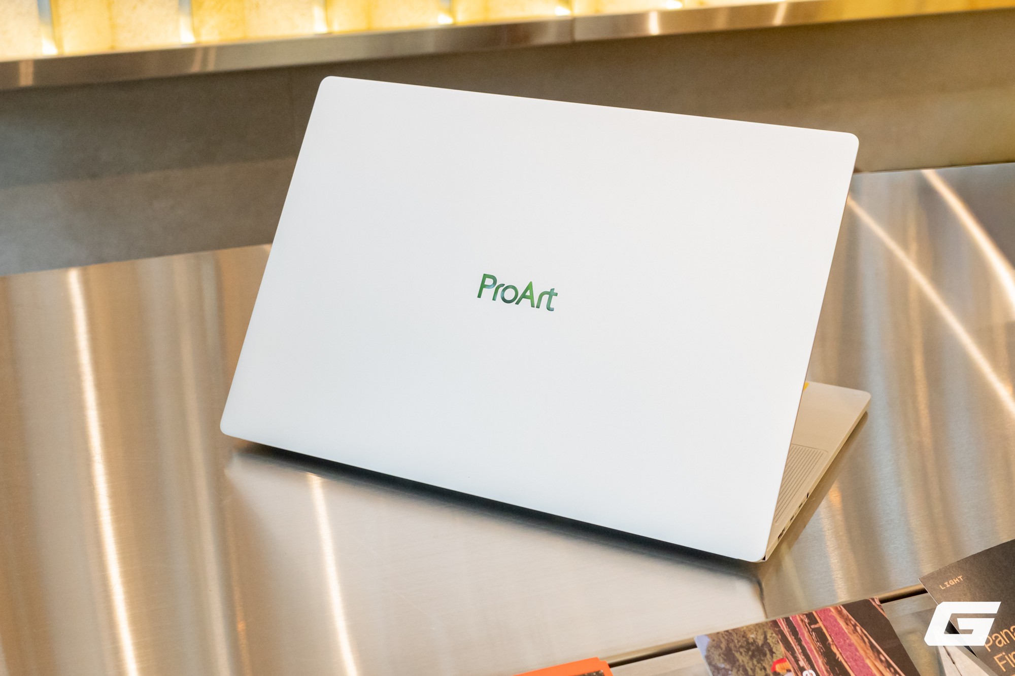 Tr&ecirc;n tay một trong những chiếc laptop đầu ti&ecirc;n chạy nền tảng RTX Spark, gi&aacute; gần 200 triệu đồng - Ảnh 3.
