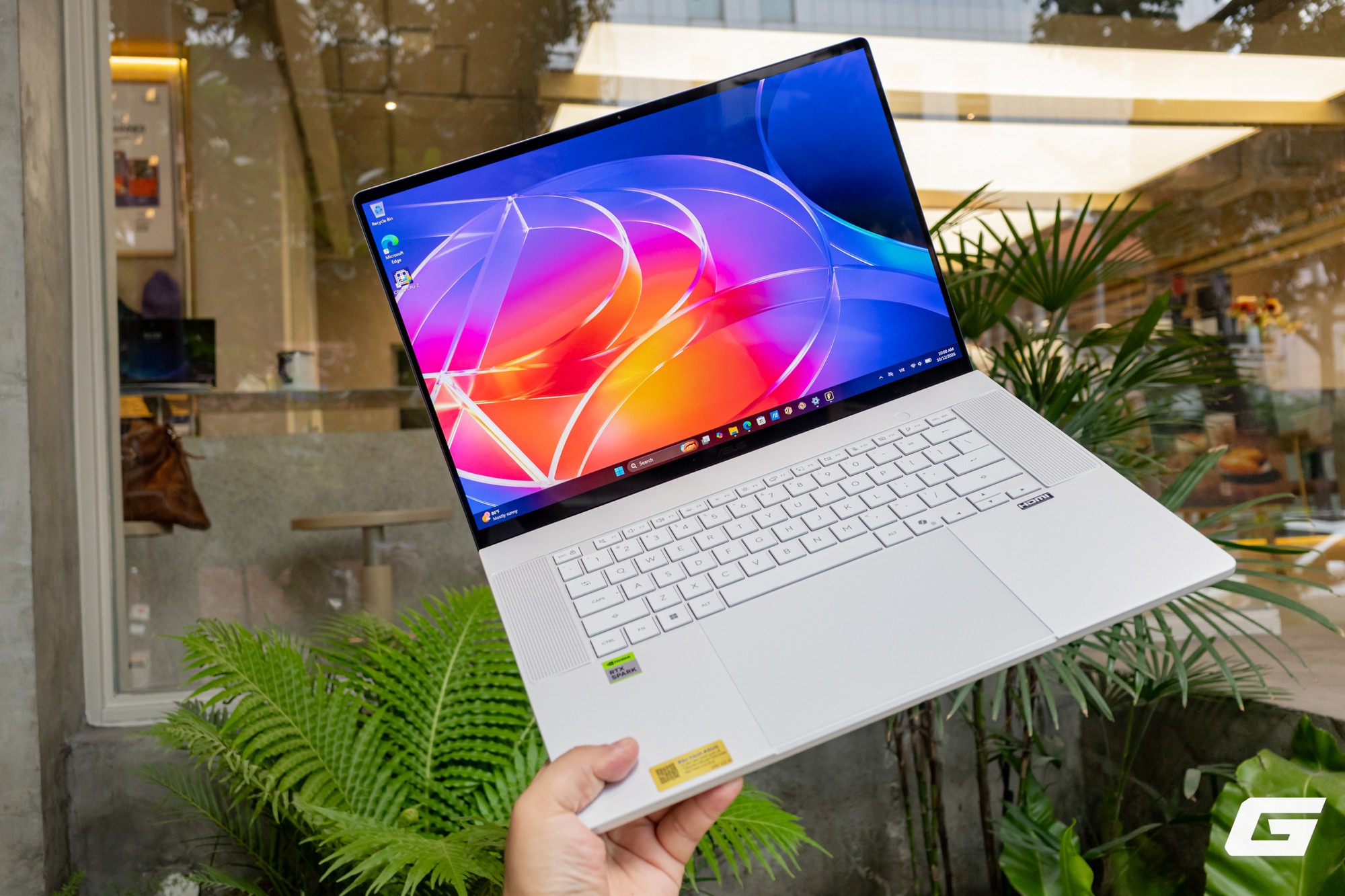 Tr&ecirc;n tay một trong những chiếc laptop đầu ti&ecirc;n chạy nền tảng RTX Spark, gi&aacute; gần 200 triệu đồng - Ảnh 7.