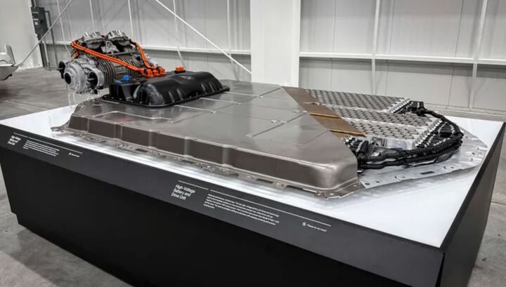 B&iacute; mật c&ocirc;ng nghệ h&agrave;ng kh&ocirc;ng vũ trụ trong si&ecirc;u xe bay của Tesla- Ảnh 3.
