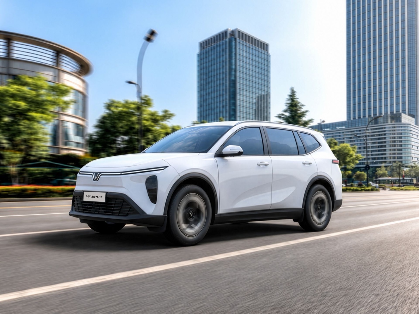 Ưu đ&atilde;i 67,5 triệu đồng, miễn ph&iacute; sạc: B&agrave;i to&aacute;n đổi xe nhẹ hơn với VF MPV 7 - Ảnh 1.