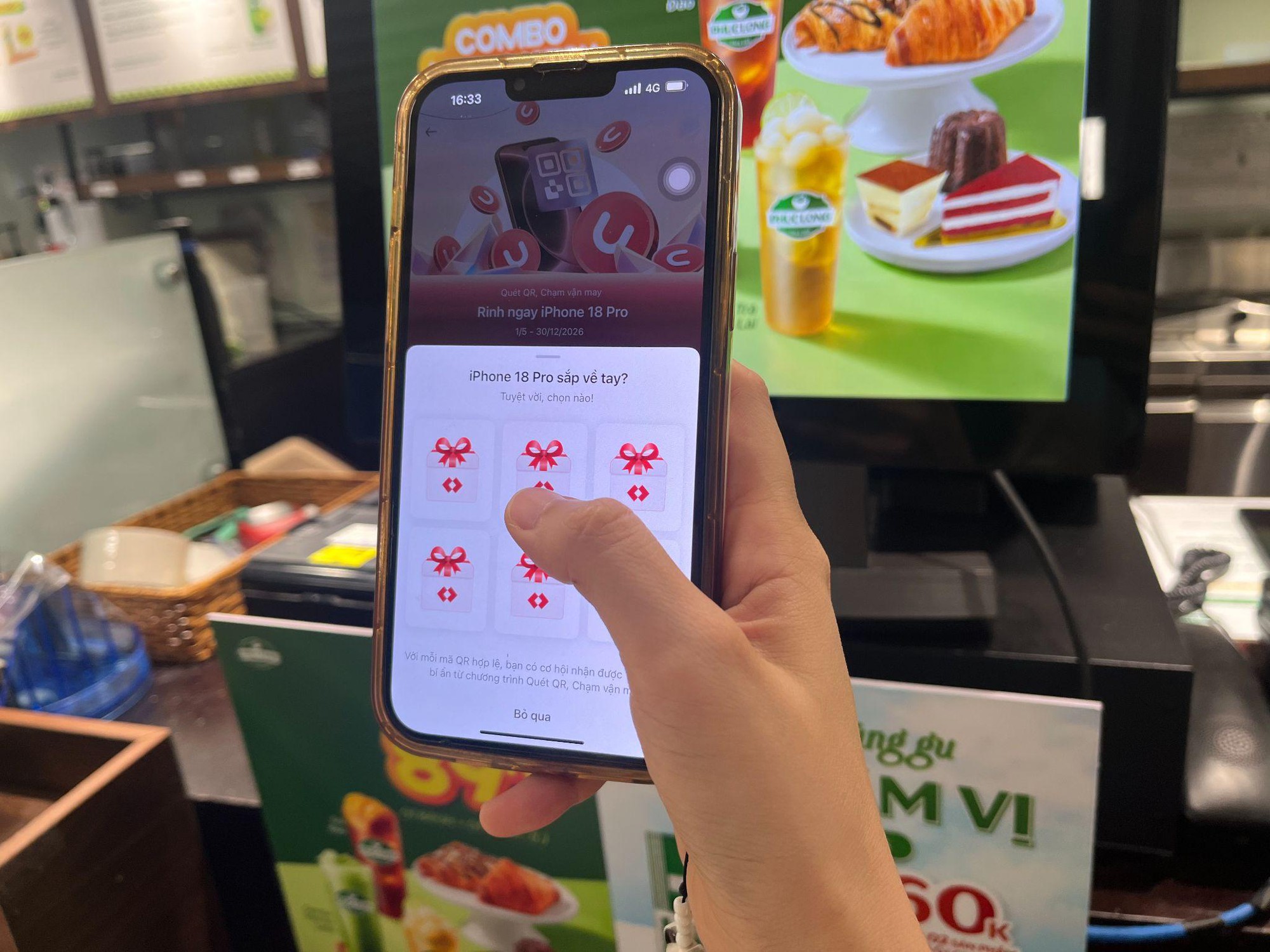 Quét QR, dùng voucher và U-Point thanh toán, cơ hội nhận iPhone 18 Pro từ Techcombank - Ảnh 3. Quét QR, dùng voucher và U-Point thanh toán, cơ hội nhận iPhone 18 Pro từ Techcombank - Ảnh 3.