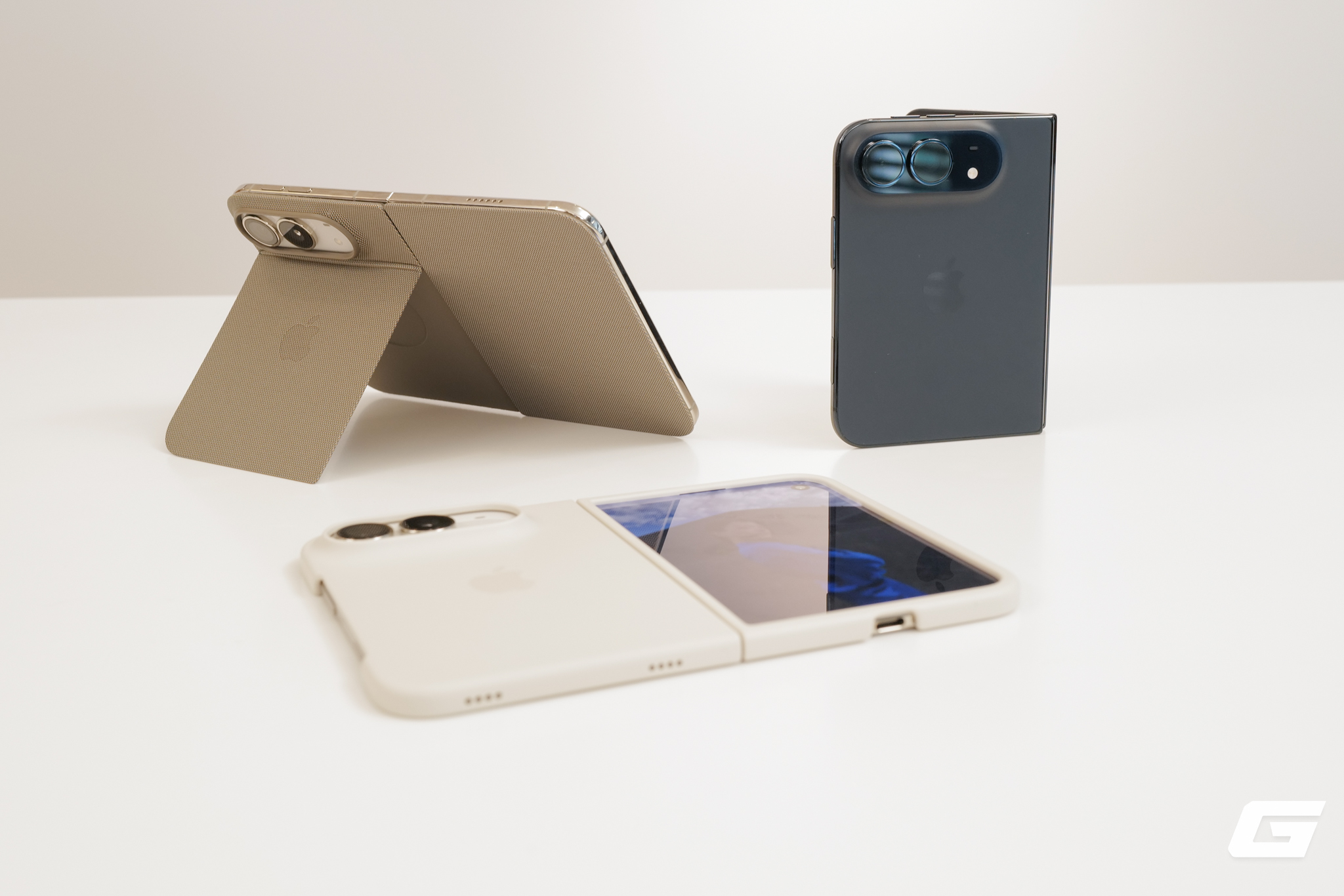 “Đập Hộp” Iphone Duo Chính Hãng Việt Nam Trước Ngày Giao Hàng: Điện Thoại Gập Đầu Tiên Của Táo Đóng Gói Ra Sao? “Đập Hộp” Iphone Duo Chính Hãng Việt Nam Trước Ngày Giao Hàng: Điện Thoại Gập Đầu Tiên Của Táo Đóng Gói Ra Sao? - Ảnh 12.