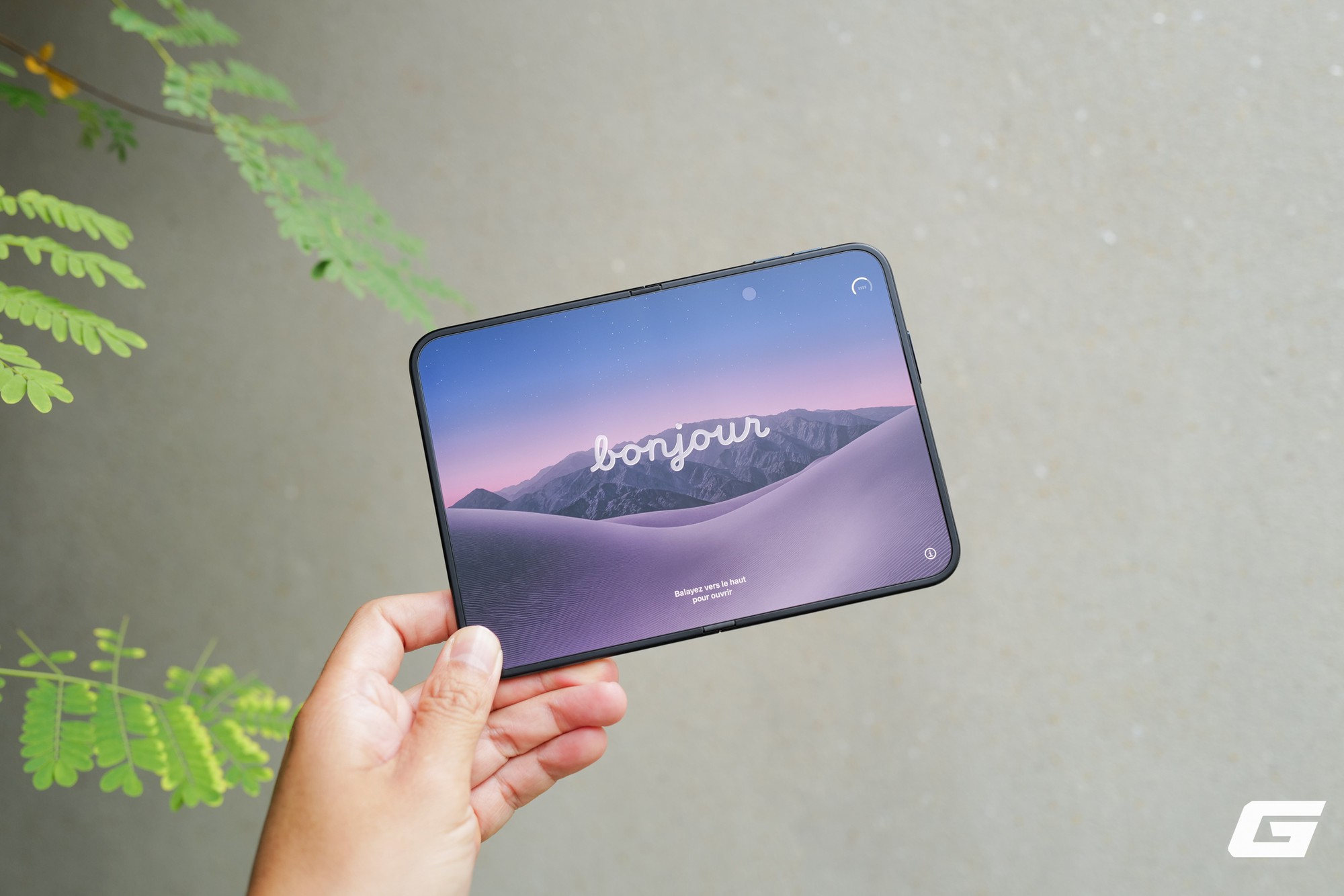 &ldquo;Đập hộp&rdquo; iPhone Duo ch&iacute;nh h&atilde;ng Việt Nam trước ng&agrave;y giao h&agrave;ng: điện thoại gập đầu ti&ecirc;n của T&aacute;o đ&oacute;ng g&oacute;i ra sao? - Ảnh 9.