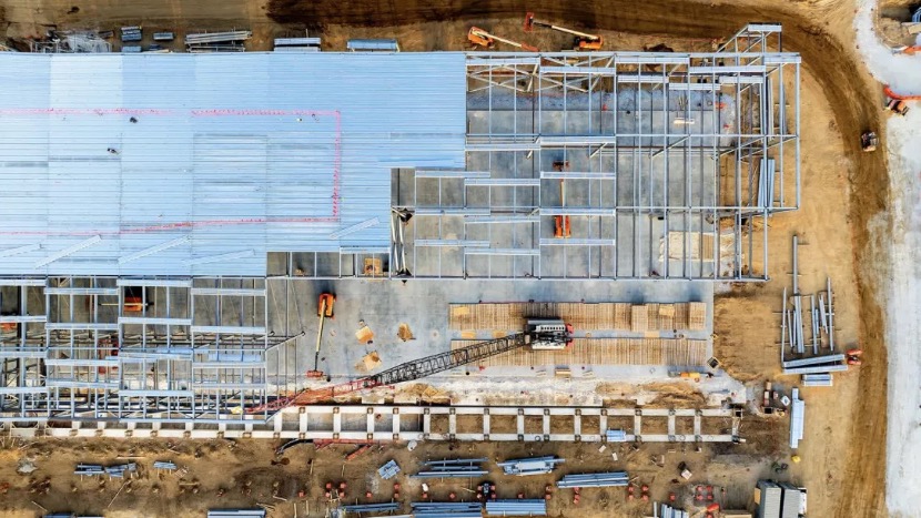 Amazon mua GPU AI trị giá hàng tỷ USD rồi để trong kho vì chưa có điện để bật - Ảnh 1.