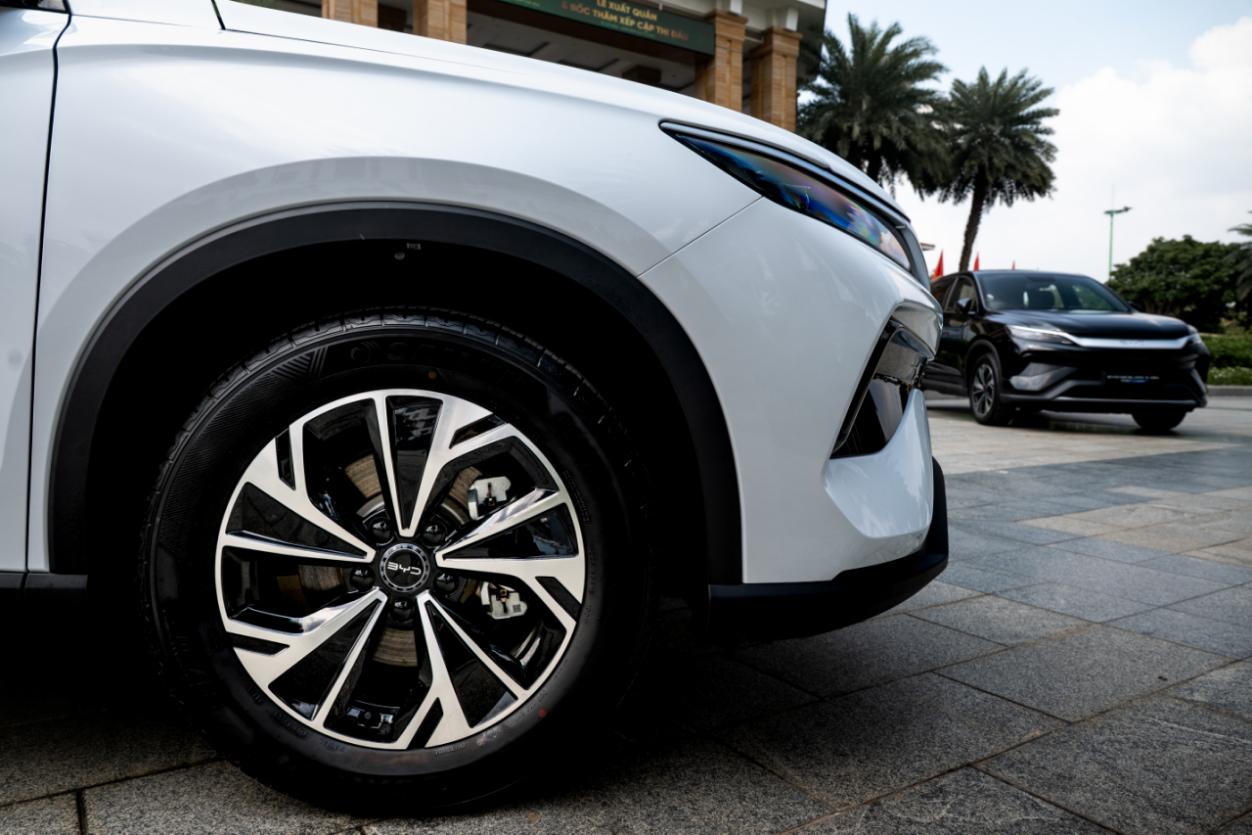 BYD Sealion 5 &ldquo;đổ bộ&rdquo; H&agrave; Nội: SUV cỡ C kết hợp động cơ xăng v&agrave; m&ocirc;-tơ điện - Ảnh 2.