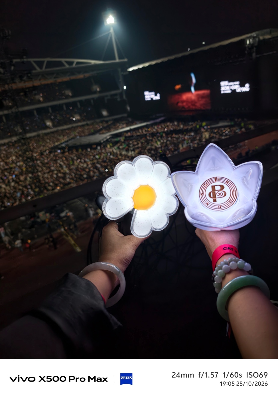Cầm Vivo X500 Pro Max Kèm Lens 400Mm Đi Concert Bigbang Rồi Mới Hiểu Sao Đây Được Mệnh Danh Là &Quot;Ông Vua Làng Fancam&Quot; Cầm Vivo X500 Pro Max Kèm Lens 400Mm Đi Concert Bigbang Rồi Mới Hiểu Sao Đây Được Mệnh Danh Là
