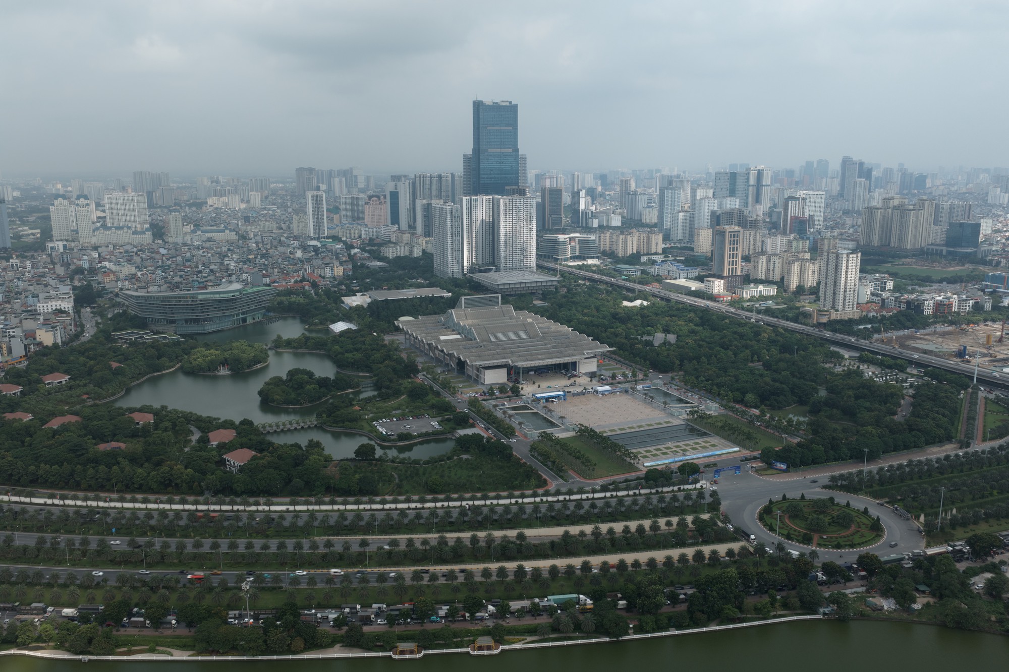 Khai mạc VIMS 2026: Kh&aacute;ch đến từ trước giờ mở cửa, khu trưng b&agrave;y v&agrave; khu l&aacute;i thử k&iacute;n người tham quan - Ảnh 1.