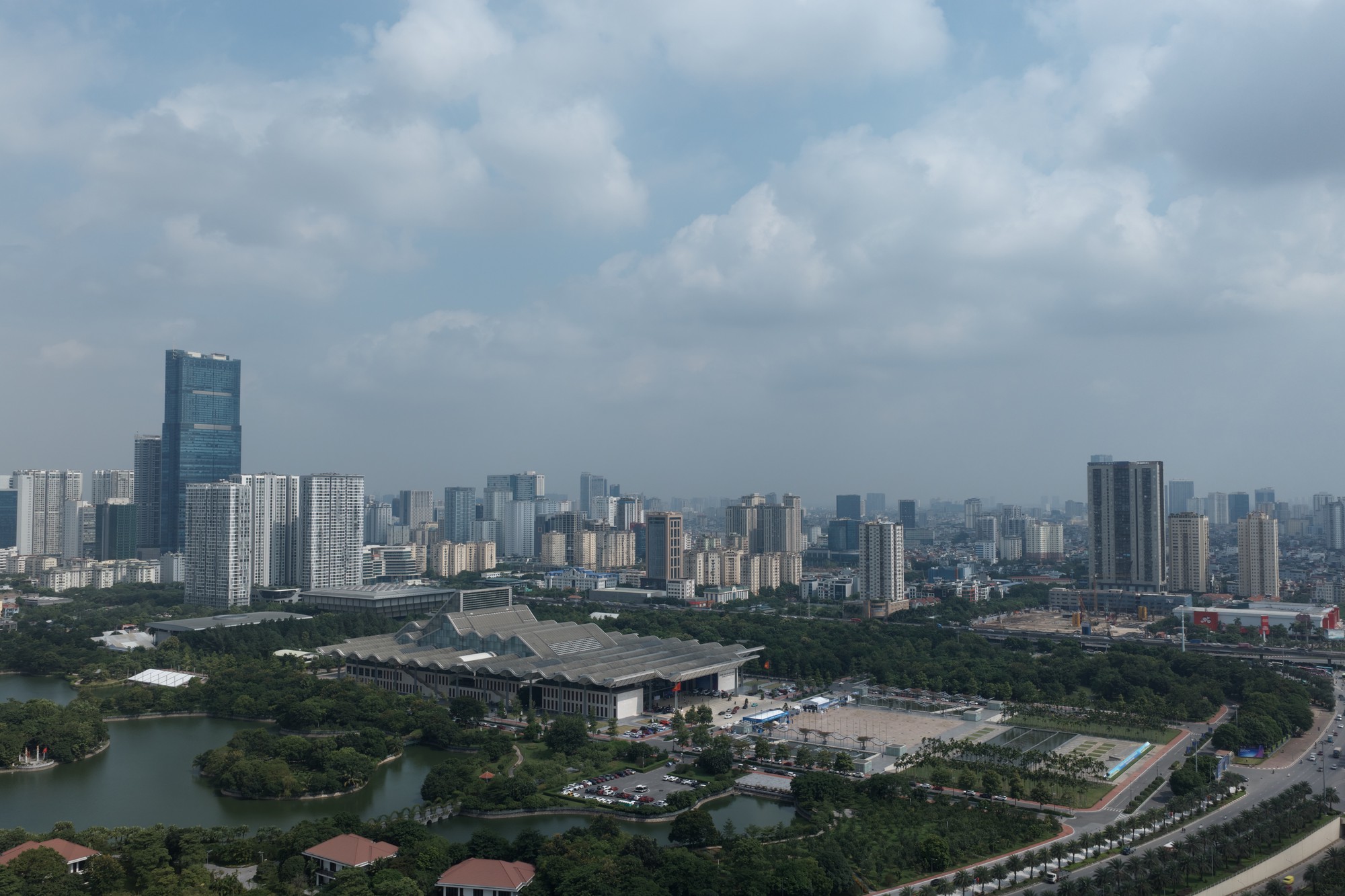 Khai mạc VIMS 2026: Kh&aacute;ch đến từ trước giờ mở cửa, khu trưng b&agrave;y v&agrave; khu l&aacute;i thử k&iacute;n người tham quan - Ảnh 2.