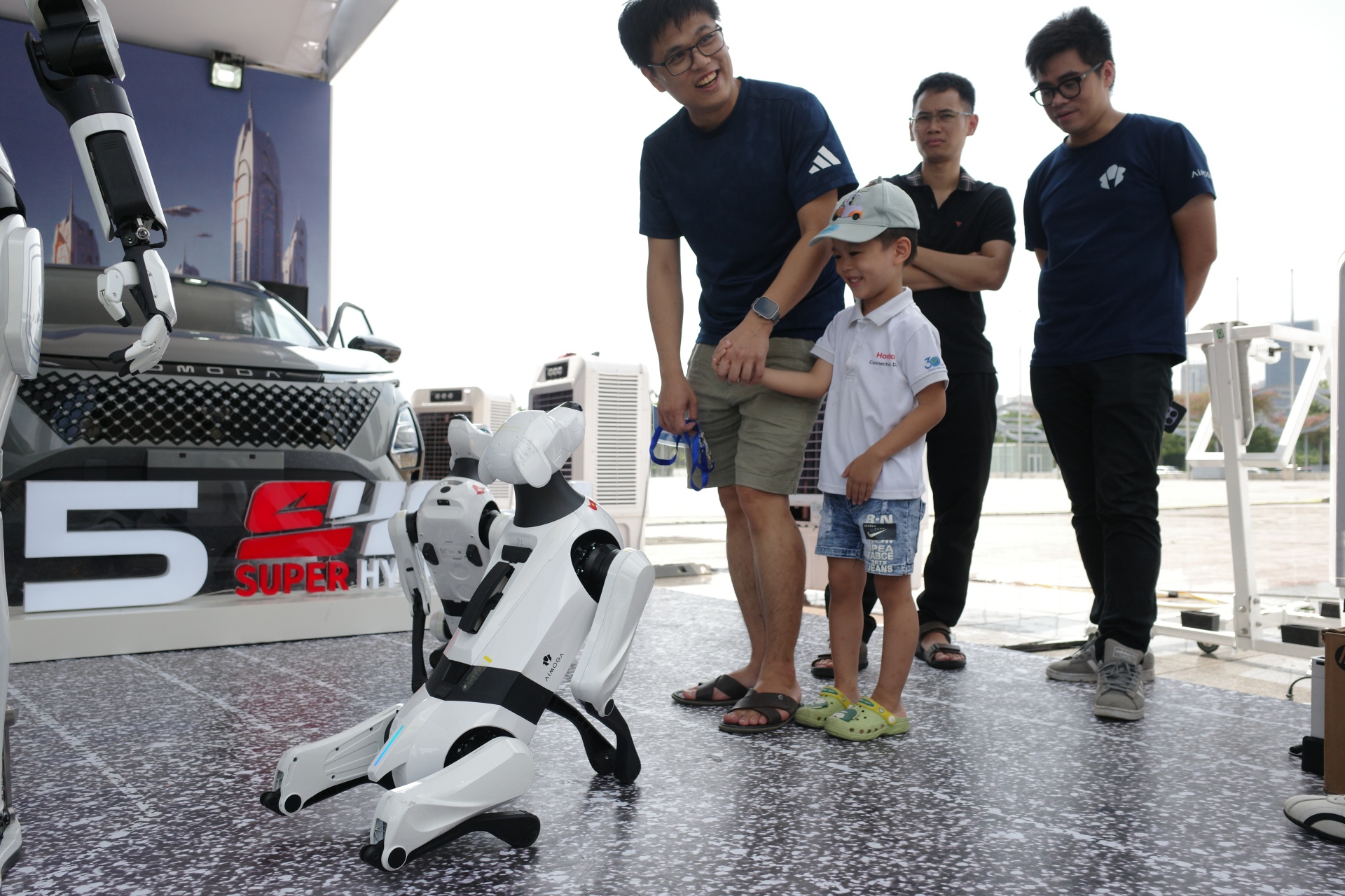 Khai mạc VIMS 2026: Kh&aacute;ch đến từ trước giờ mở cửa, khu trưng b&agrave;y v&agrave; khu l&aacute;i thử k&iacute;n người tham quan - Ảnh 24.