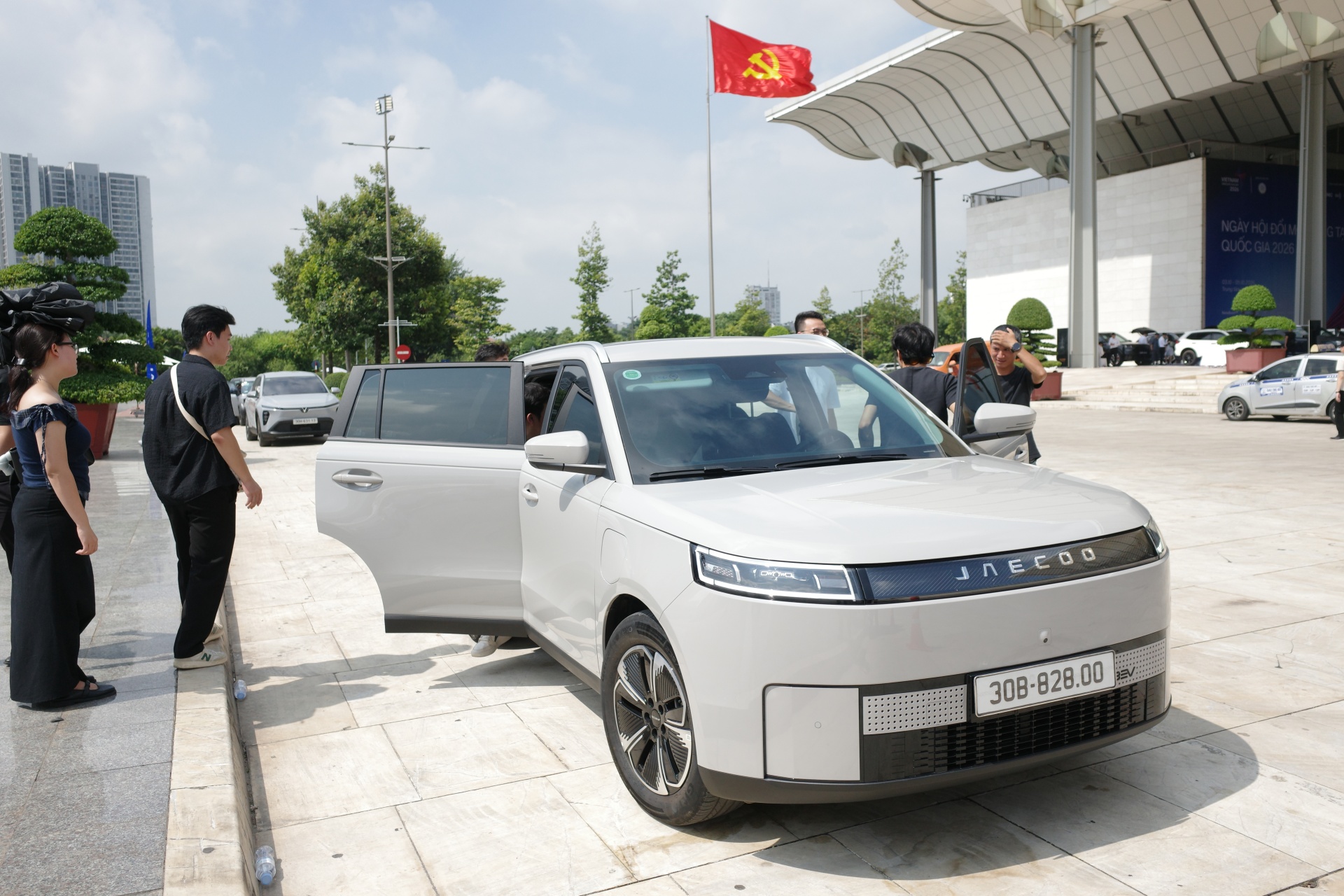 Khai mạc VIMS 2026: Kh&aacute;ch đến từ trước giờ mở cửa, khu trưng b&agrave;y v&agrave; khu l&aacute;i thử k&iacute;n người tham quan - Ảnh 23.