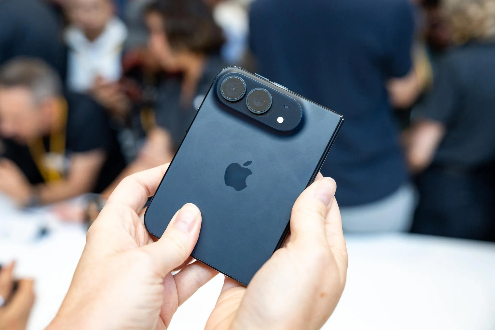 Iphone Duo 3 1788987440272 191545 1793344713750 17933447174921388115584