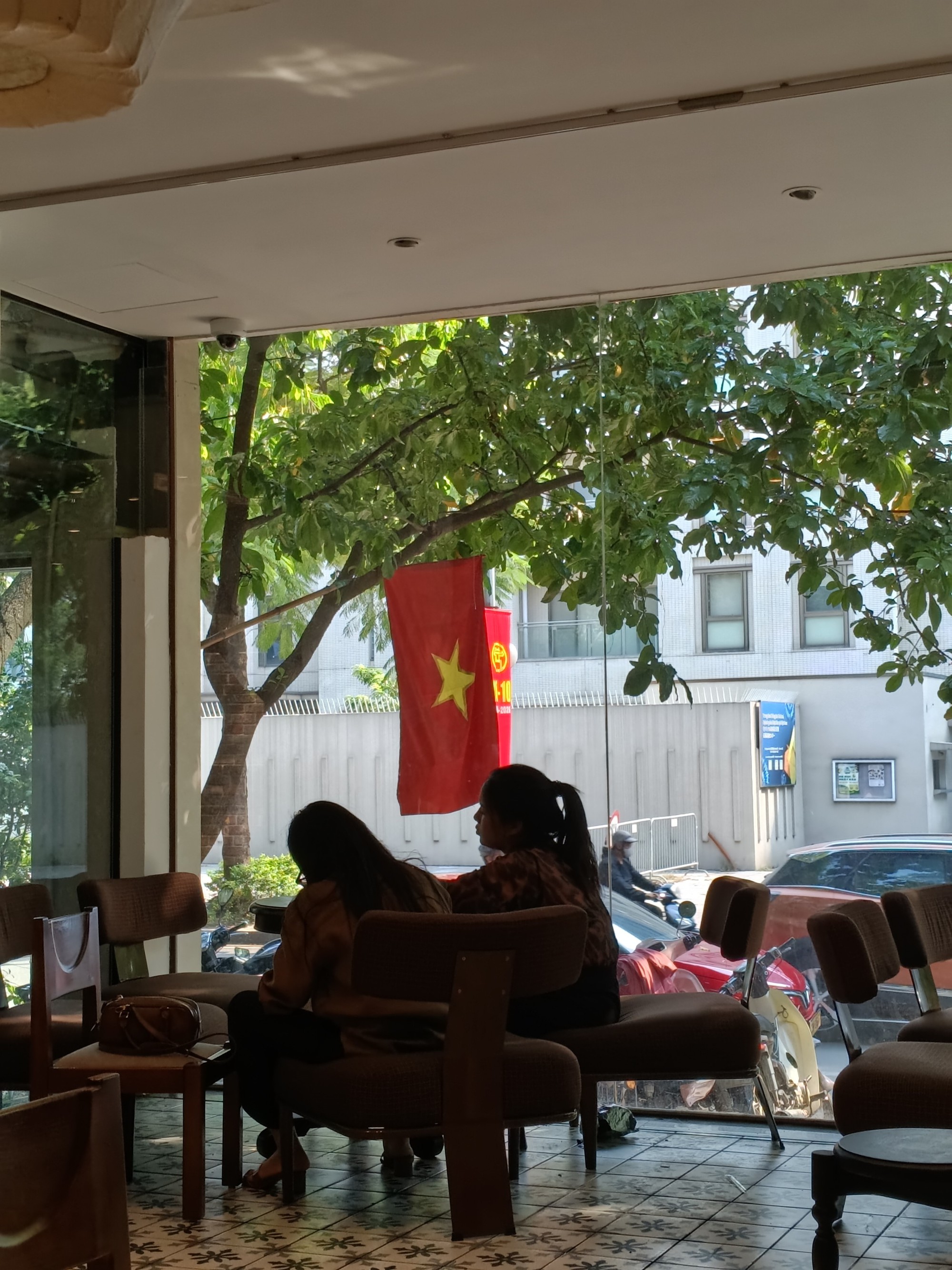 Đ&acirc;y l&agrave; OPPO A7 Pro 5G: Smartphone d&ograve;ng A đầu ti&ecirc;n khiến m&igrave;nh chủ động lật camera selfie khi đi chơi - Ảnh 16.
