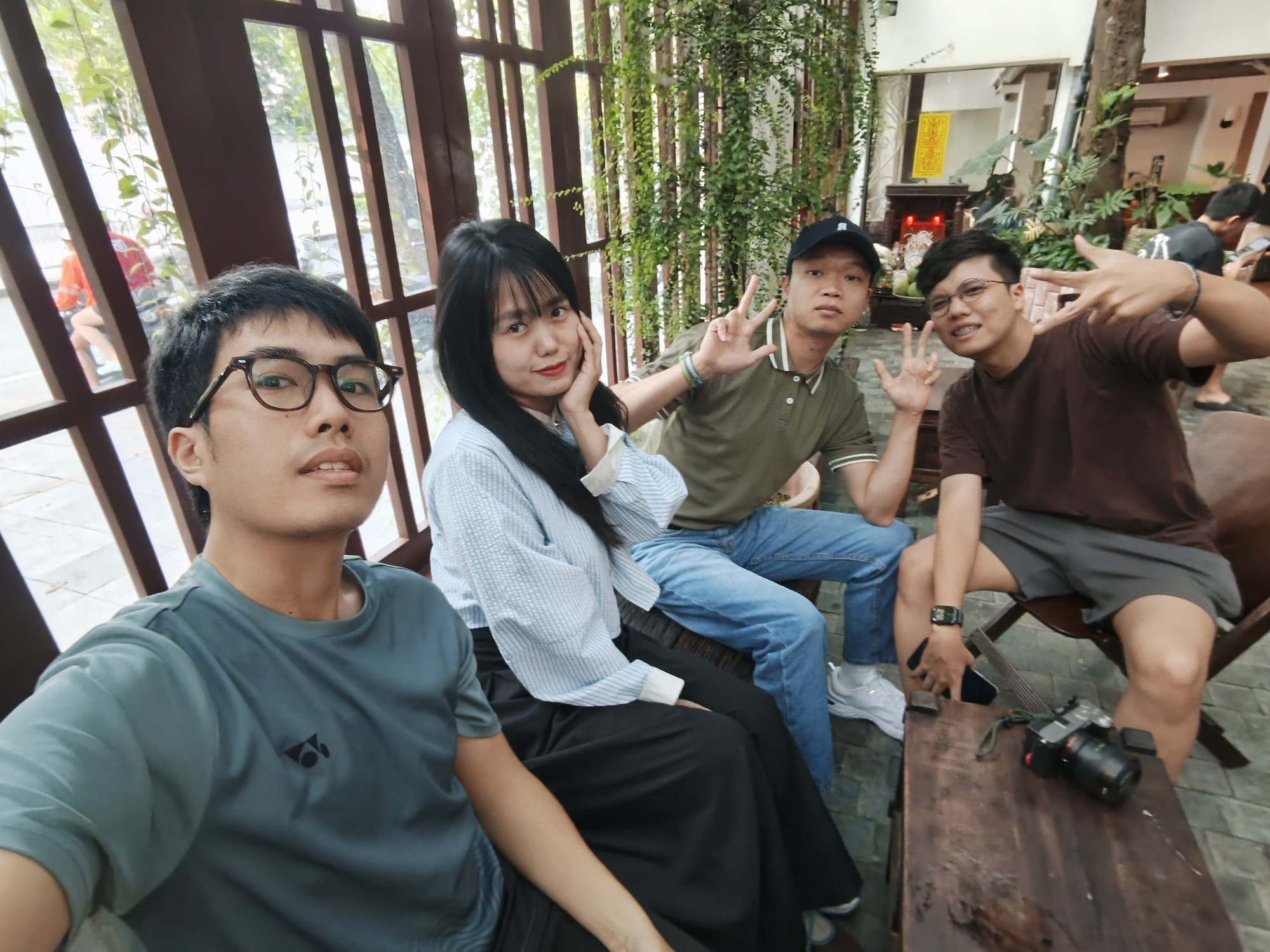 Đ&acirc;y l&agrave; OPPO A7 Pro 5G: Smartphone d&ograve;ng A đầu ti&ecirc;n khiến m&igrave;nh chủ động lật camera selfie khi đi chơi - Ảnh 8.