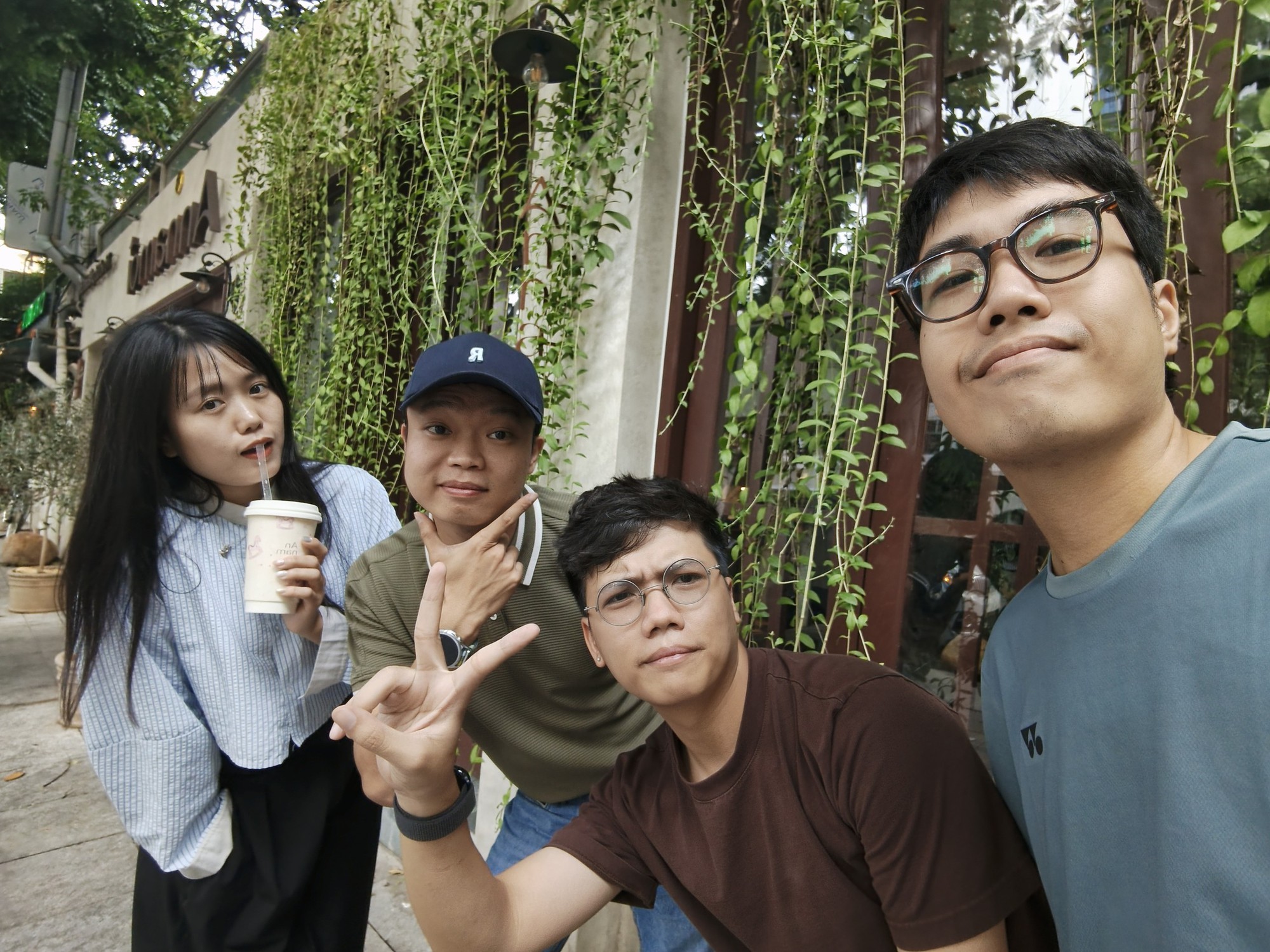 Đ&acirc;y l&agrave; OPPO A7 Pro 5G: Smartphone d&ograve;ng A đầu ti&ecirc;n khiến m&igrave;nh chủ động lật camera selfie khi đi chơi - Ảnh 9.