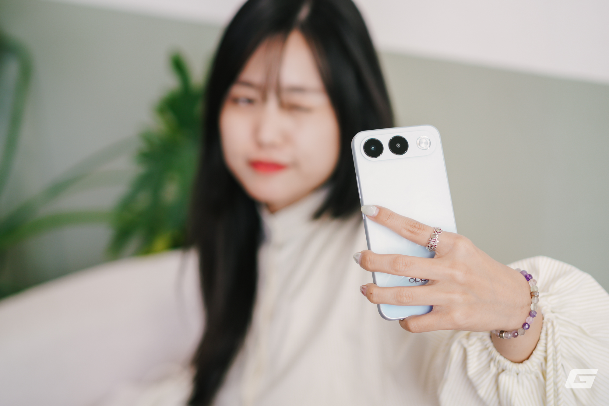 Đ&acirc;y l&agrave; OPPO A7 Pro 5G: Smartphone d&ograve;ng A đầu ti&ecirc;n khiến m&igrave;nh chủ động lật camera selfie khi đi chơi - Ảnh 2.