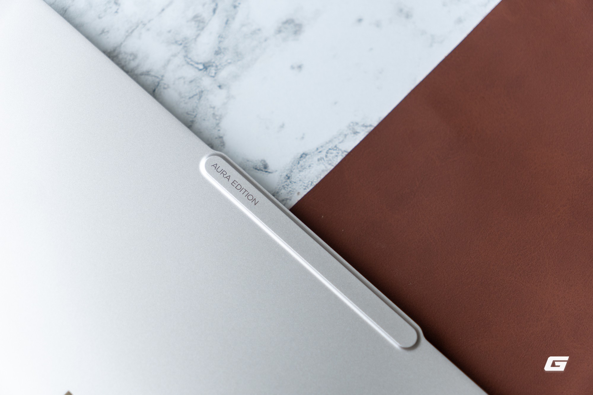 Trên tay Lenovo Yoga Slim 7 Gen 11 Aura Edition: Nhẹ tênh trên một tay, Core Ultra 7 355 dư sức đáp ứng công việc hằng ngày, Aura Edition nhiều tính năng thông minh - Ảnh 1.