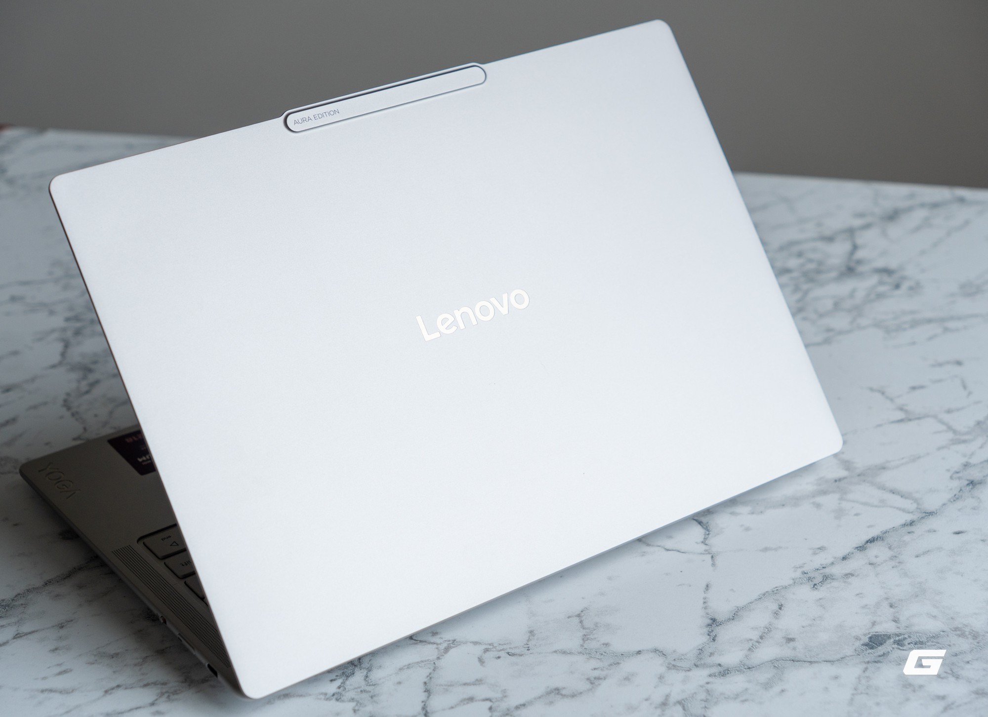 Trên tay Lenovo Yoga Slim 7 Gen 11 Aura Edition: Nhẹ tênh trên một tay, Core Ultra 7 355 dư sức đáp ứng công việc hằng ngày, Aura Edition nhiều tính năng thông minh - Ảnh 2.