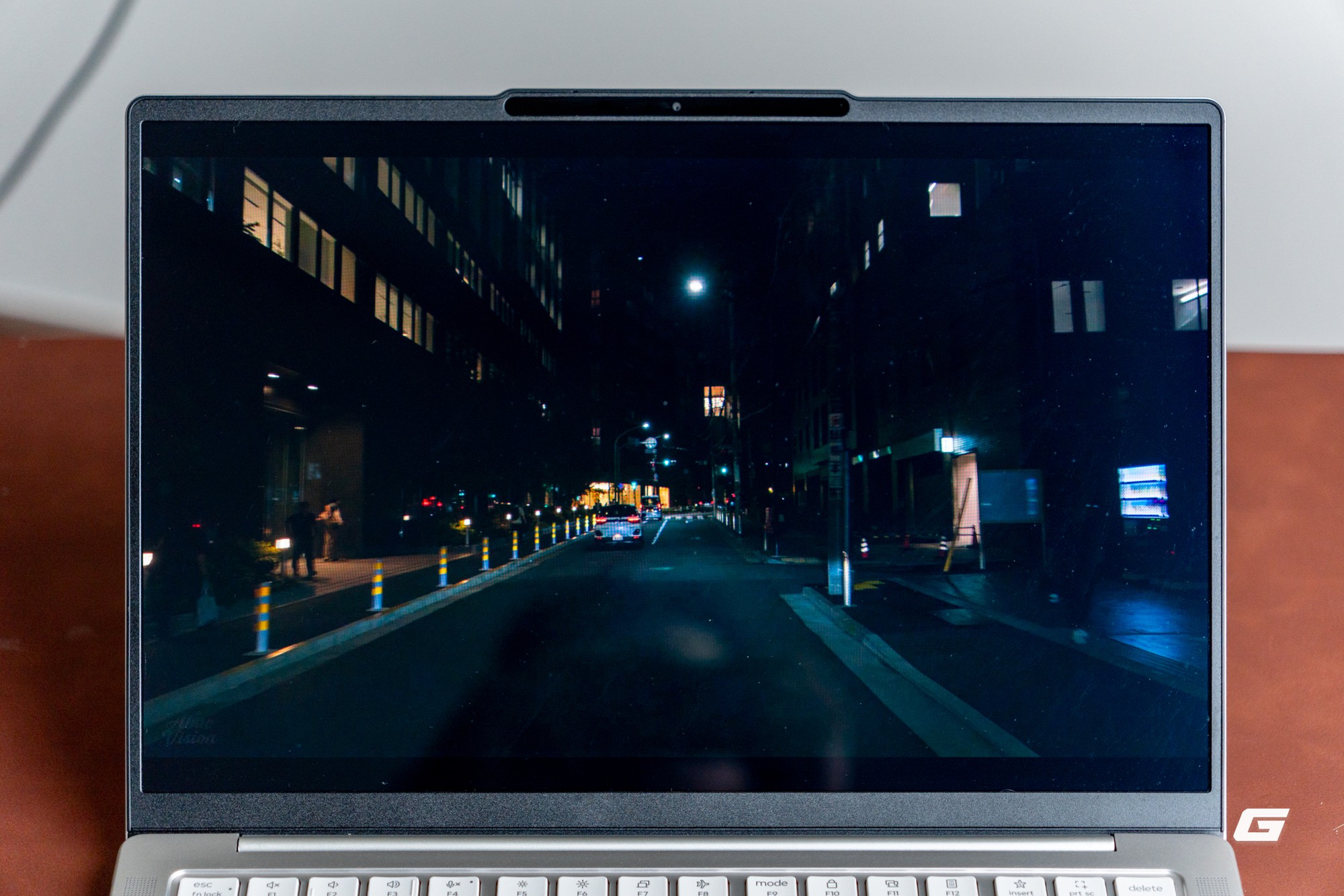 Trên tay Lenovo Yoga Slim 7 Gen 11 Aura Edition: Nhẹ tênh trên một tay, Core Ultra 7 355 dư sức đáp ứng công việc hằng ngày, Aura Edition nhiều tính năng thông minh - Ảnh 9.